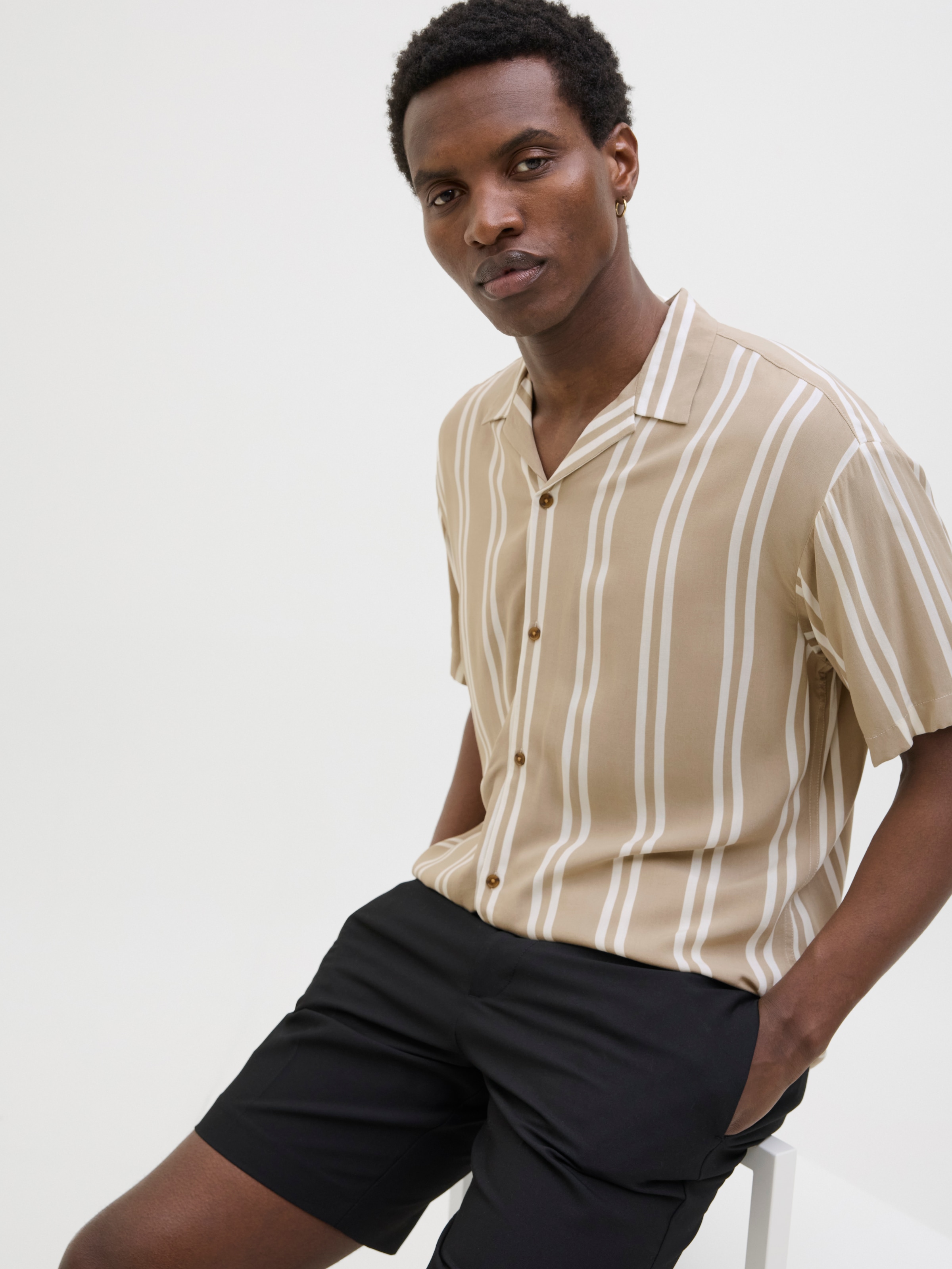 Jack & Jones Kurzarmhemd »JJEJEFF STRIPE RESORT SHIRT SS SN«, mit Streifen Muster