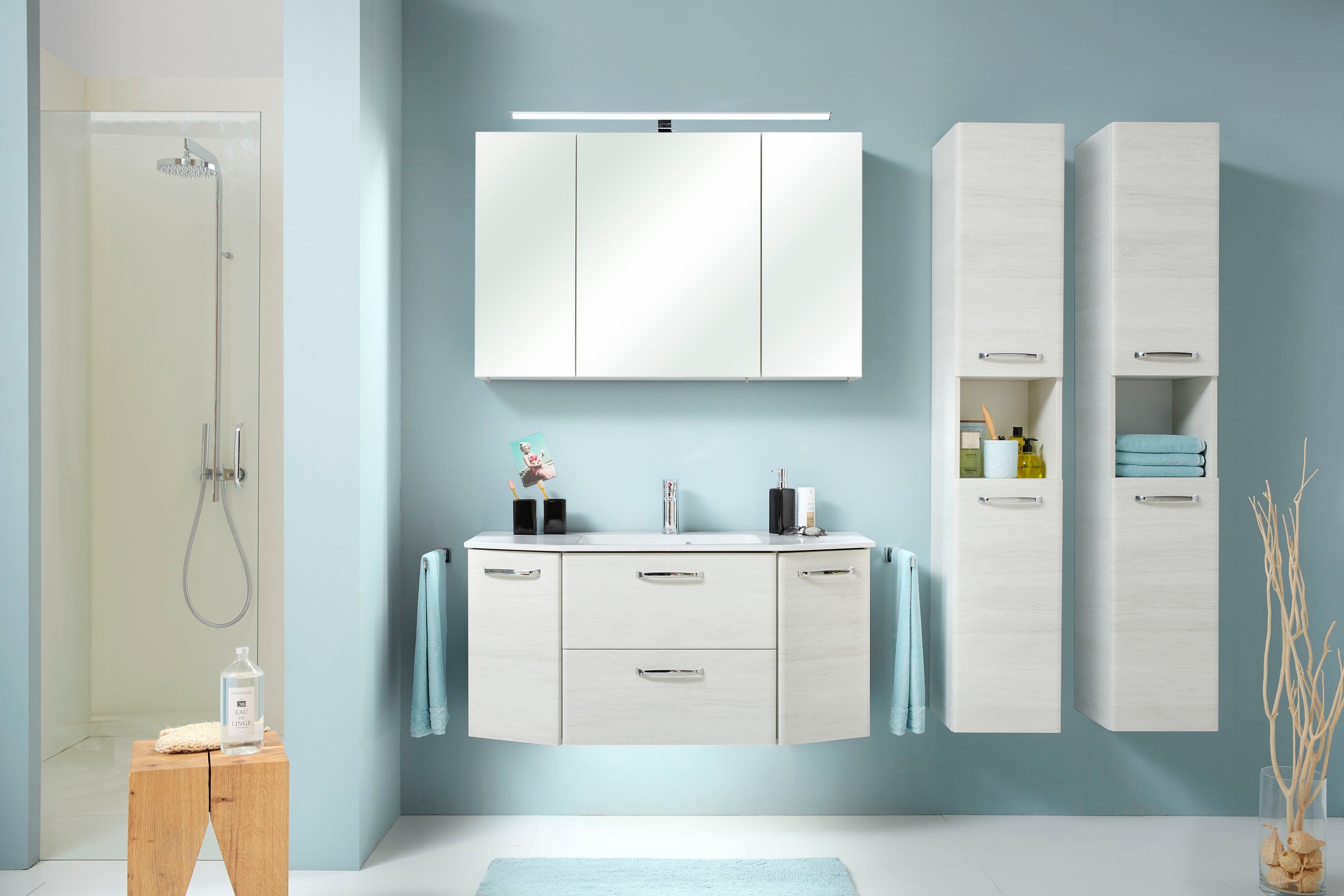 Saphir Hochschrank »Quickset Badschrank 30 cm breit, 2 Türen, 1 Nische, 3 Einlegeböden« Badezimmer-Hochschrank inkl. Türdämpfer, Griffe in Chrom glänzend