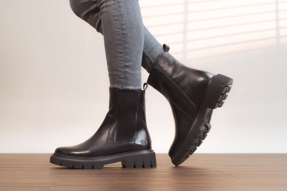 Remonte Chelseaboots, Klassik-Stiefelette, Boots, Profilsohle, mit Anziehlasche