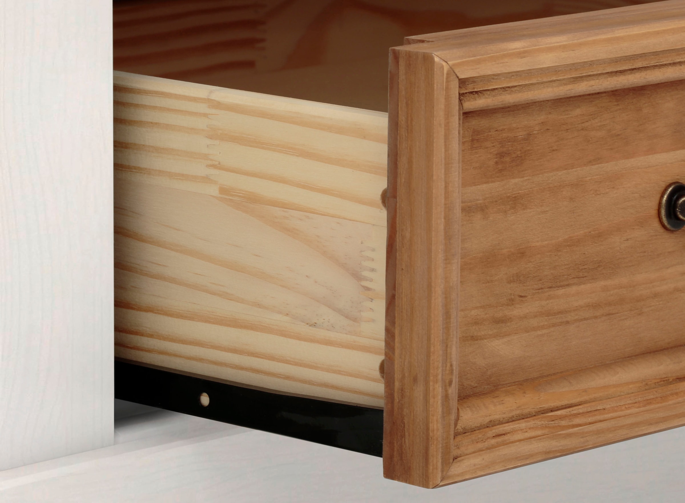 Home affaire Vitrine »Selma Highboard«, aus massivem Kiefernholz, mit Griffen aus antikisiertem Metall