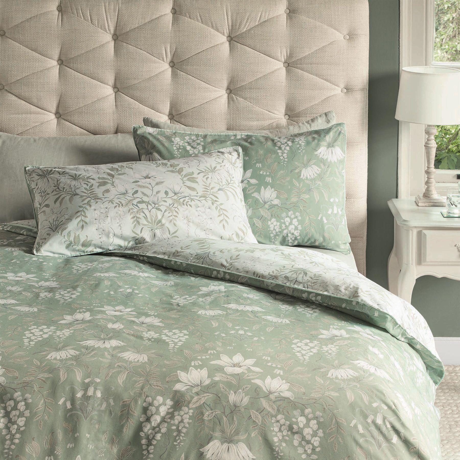 Laura Ashley Wendebettwäsche »Parterre, Aus Baumwoll-Satin« 3 Tlg. Tlg. Mit Floralem Muster, Inkl 2 Kissenbezüge