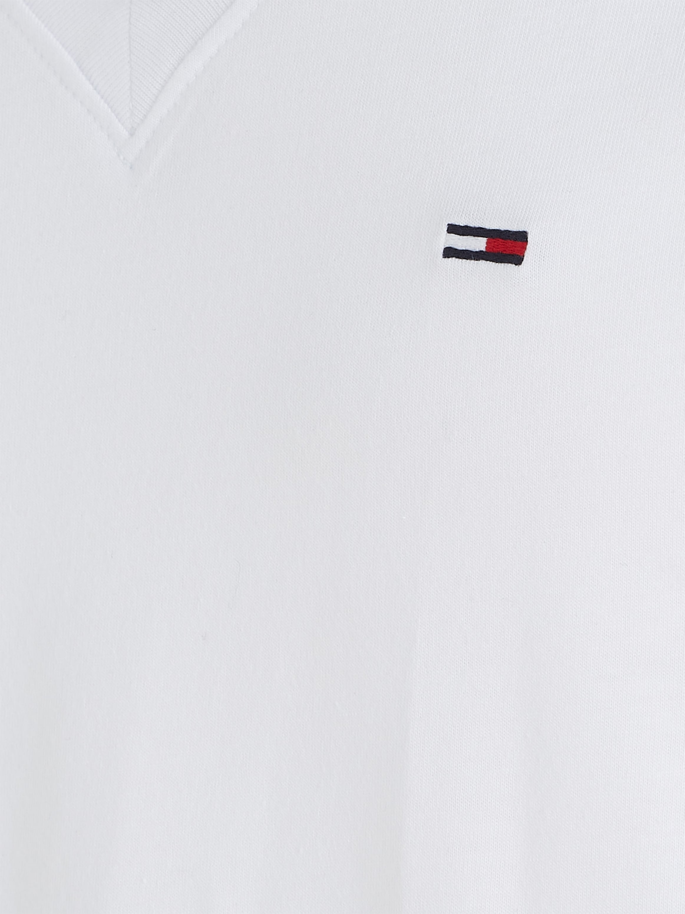 Tommy Jeans T-Shirt »TJM ORIGINAL JERSEY V NECK TEE«, mit V-Ausschnitt und dezenter Logo-Flag