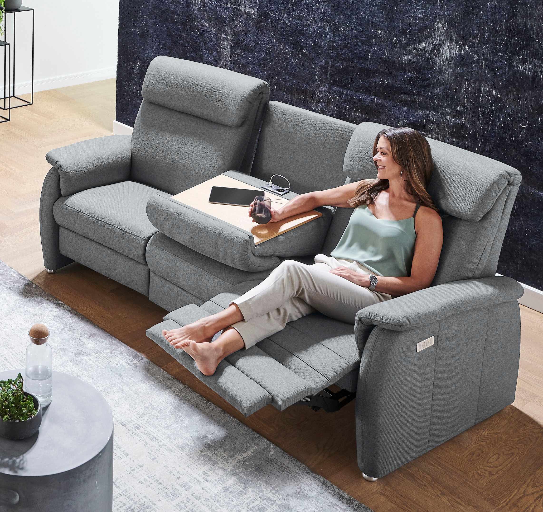 Home affaire 3-Sitzer »Turin mit Steckdose und USB-Port auch in Easy care-Bezug«, 2 x vollmotorische Relaxfunktion, herunterklappbarer Tisch