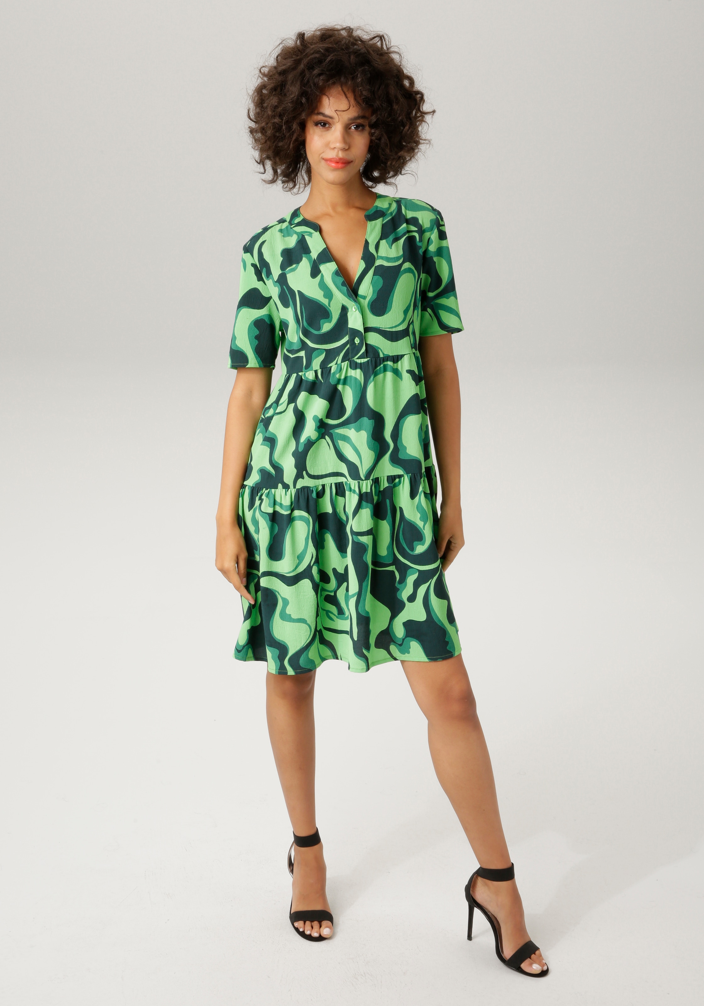 CASUAL farbenfrohem, NEUE Sommerkleid, graphischem mit online Aniston KOLLEKTION Druck - bestellen