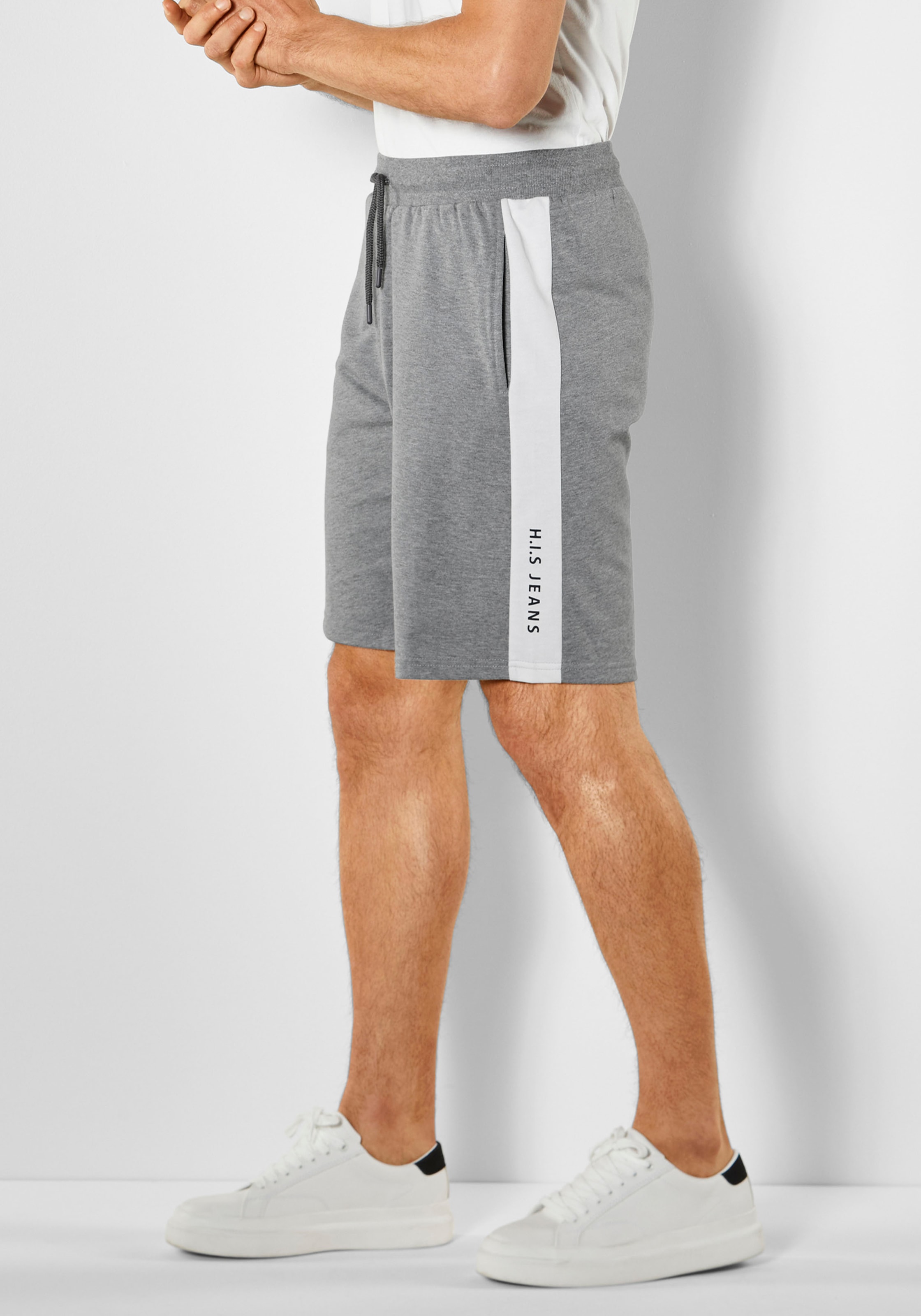 H.I.S Sweatshorts, seitlicher Streifen mit Logodruck