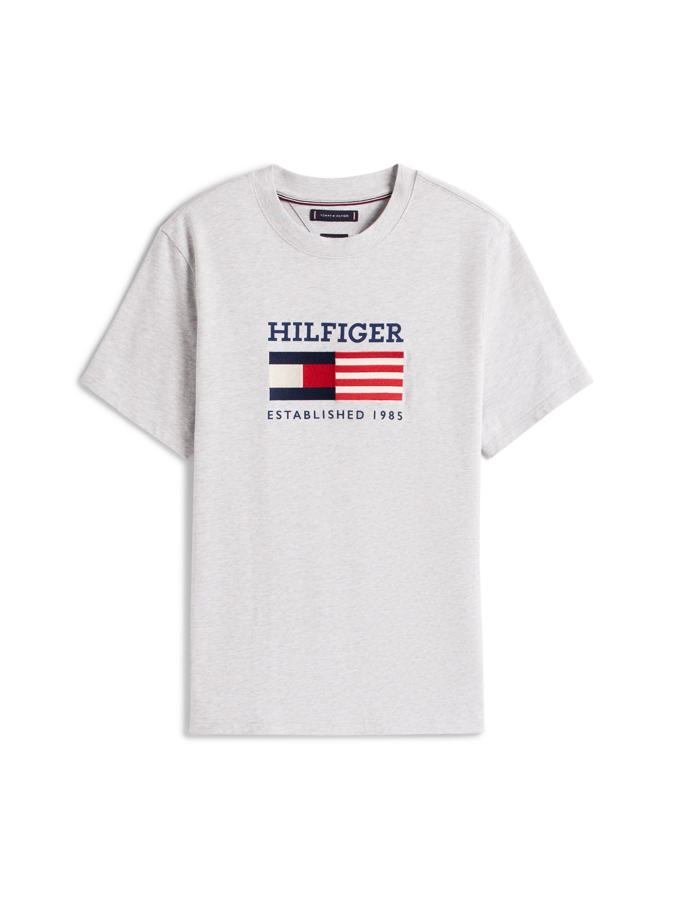 Tommy Hilfiger T-Shirt »AMERICANA MONOTYPE FLAG BOX TEE«, Mit markanter Stickerei