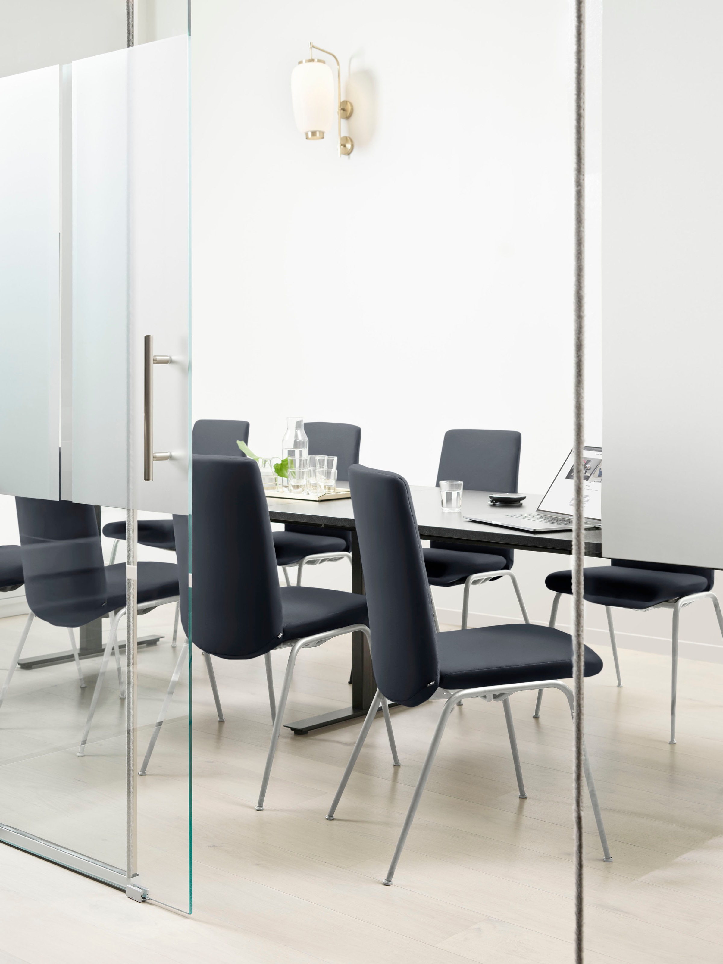 Stressless® Polsterstuhl »Laurel«, Leder PALOMA, Low Back, Größe M, mit Beinen aus Stahl in Schwarz matt