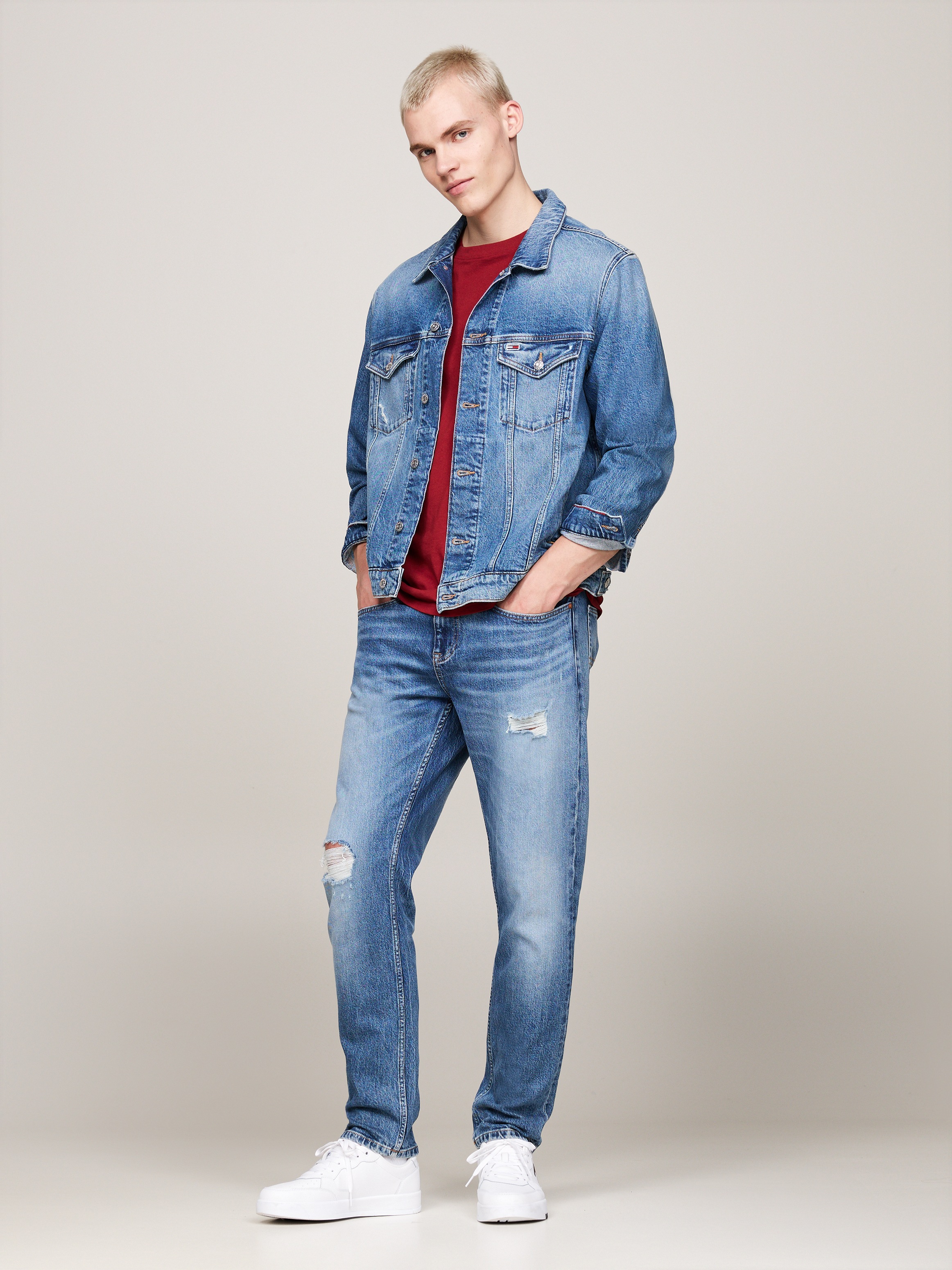Tommy Jeans Destroyed-Jeans »AUSTIN SLIM TPRD DH6135«, in cooler Waschung