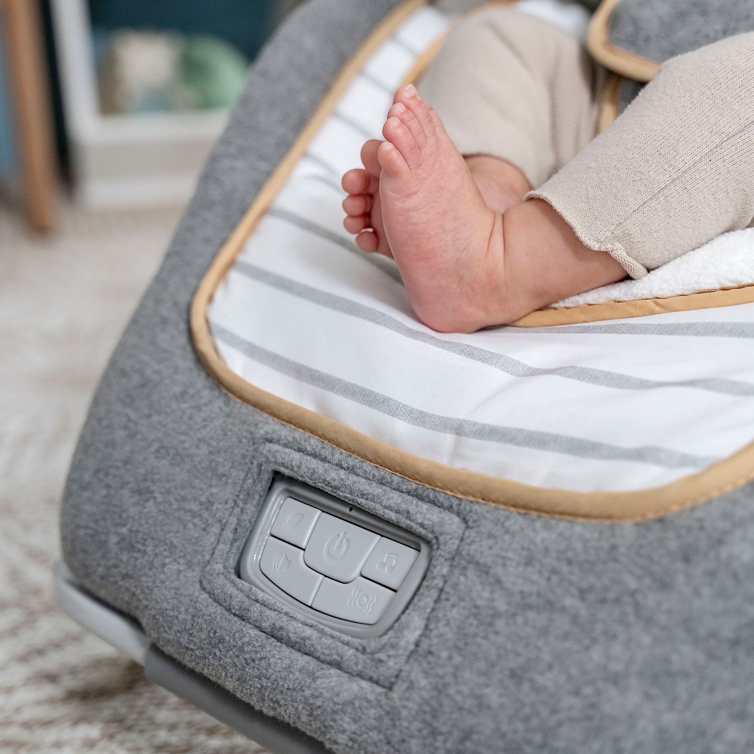 ingenuity Babywippe »Rocking Seat - Bella Teddy«, mit Sound-Effekt