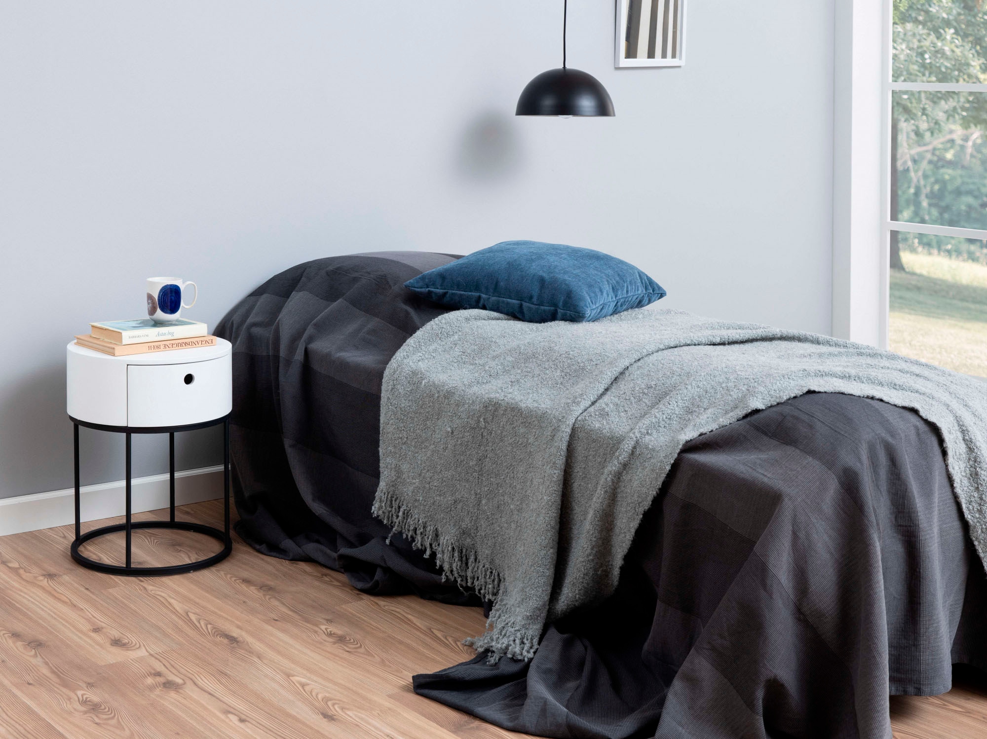 ACTONA GROUP Nachttisch »Polo«, (1 St.), Nachttisch in Weiss oder Schwarz, rund, Ø 40 cm, mit 1 Schublade