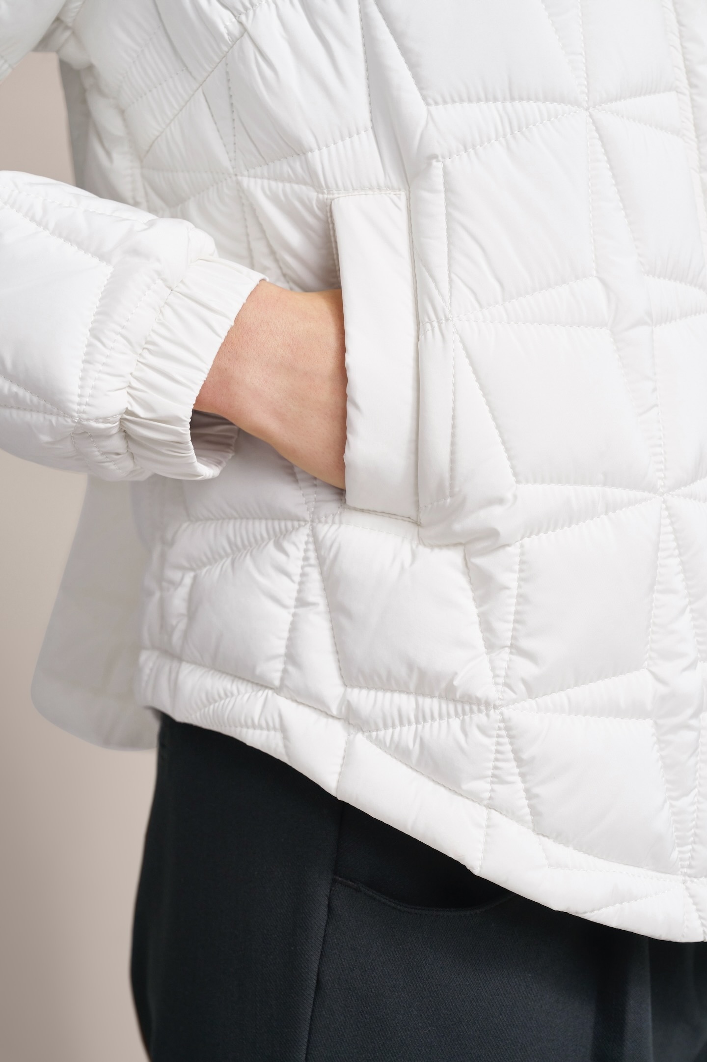 bugatti Blouson, ohne Kapuze, mit femininem Steppdesign