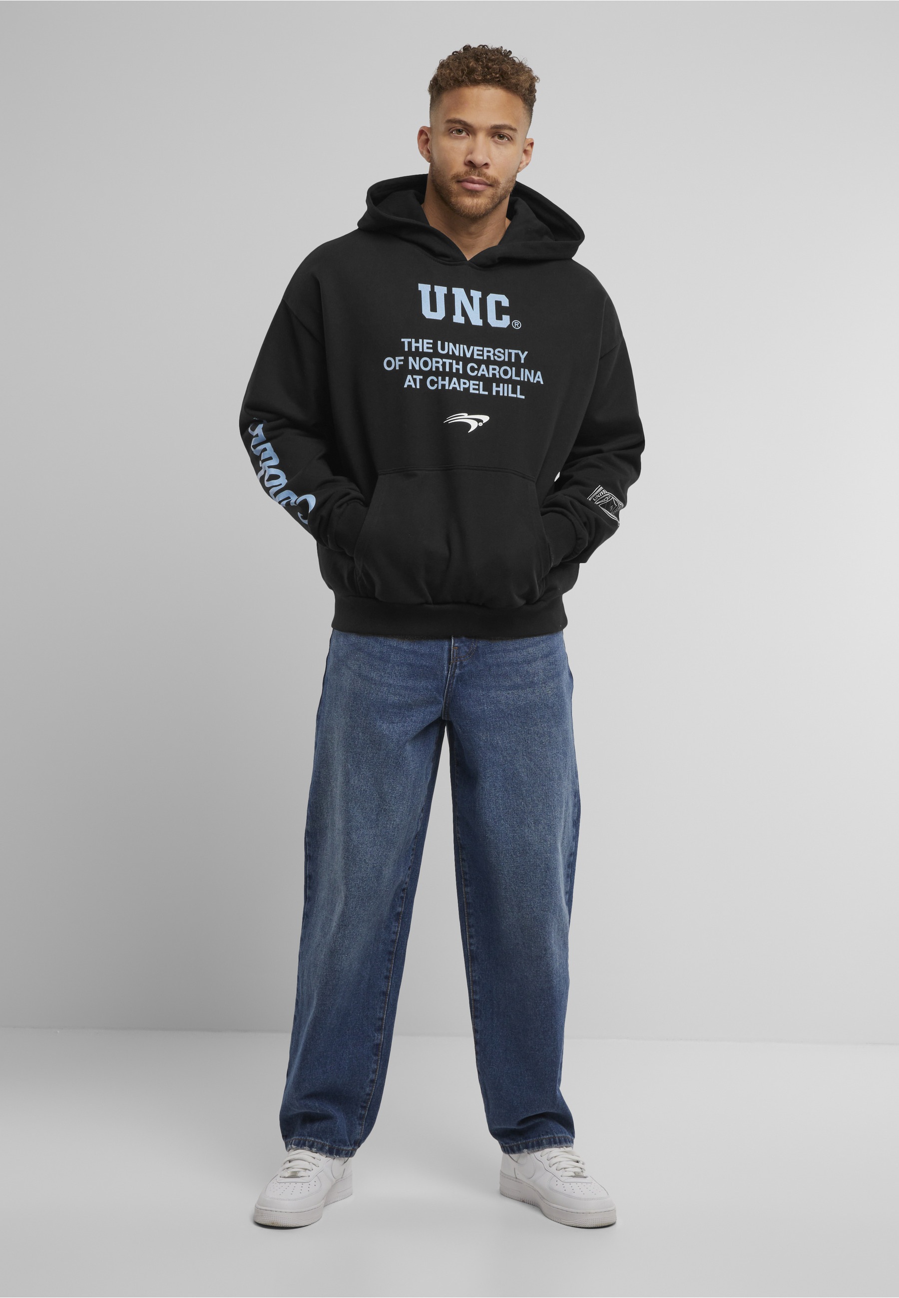 Upscale by Mister Tee Kapuzenpullover »Upscale by Mister Tee North Carolina Multi Logo Oversize Hoody« 1 Stk.