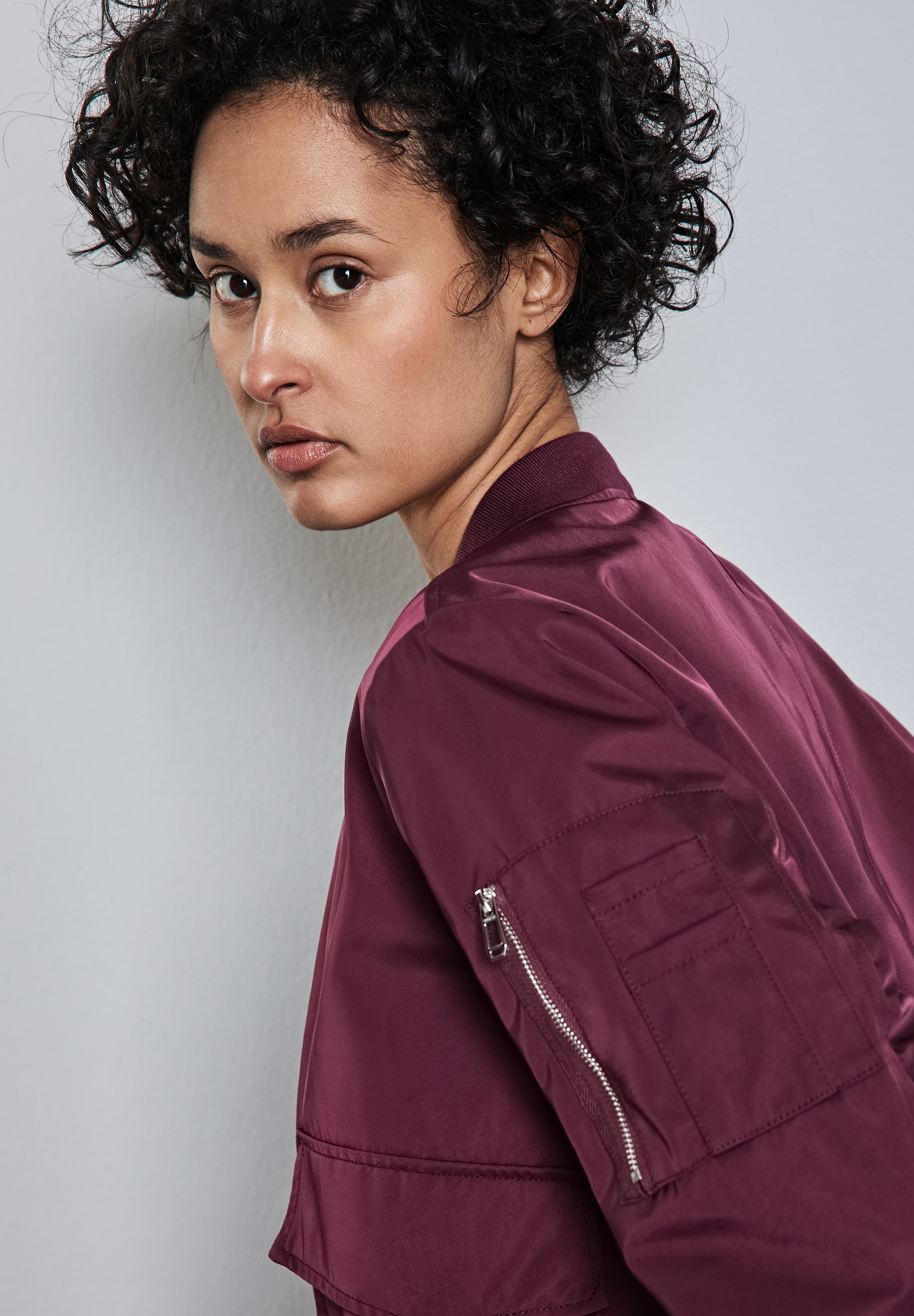 STREET ONE Bomberjacke, im glänzenden Finish