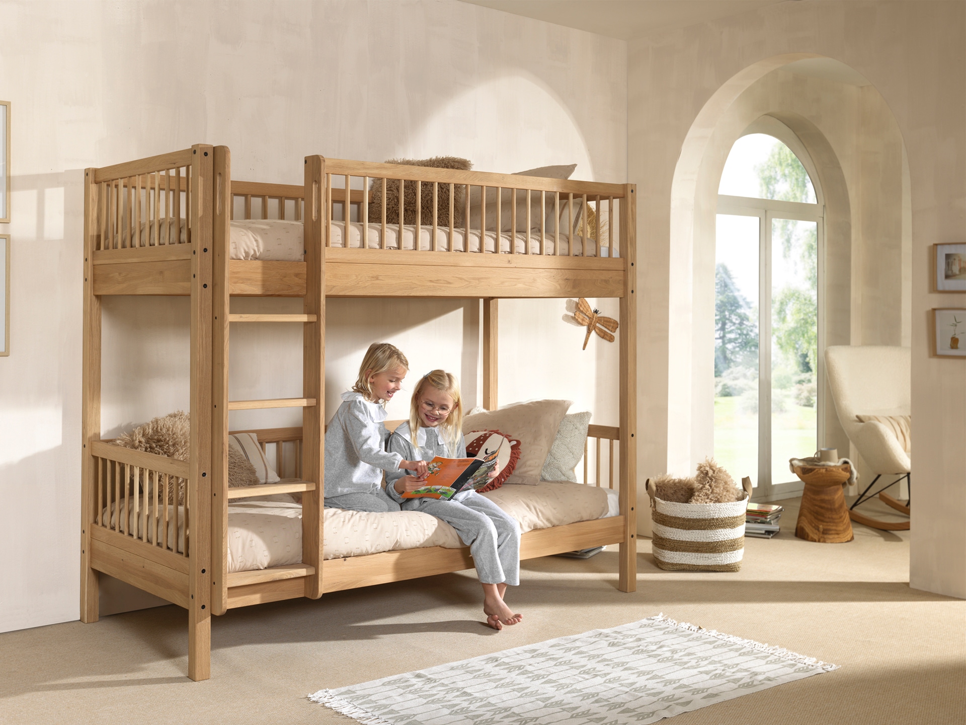 Home affaire Etagenbett »Forrest, Eiche massiv, Made in Europe, langlebige Qualität«, (H/B/T ca. 176/90/200cm), Schublade + unterer Rausfallschutz optional, stabil, 2 Lattenroste