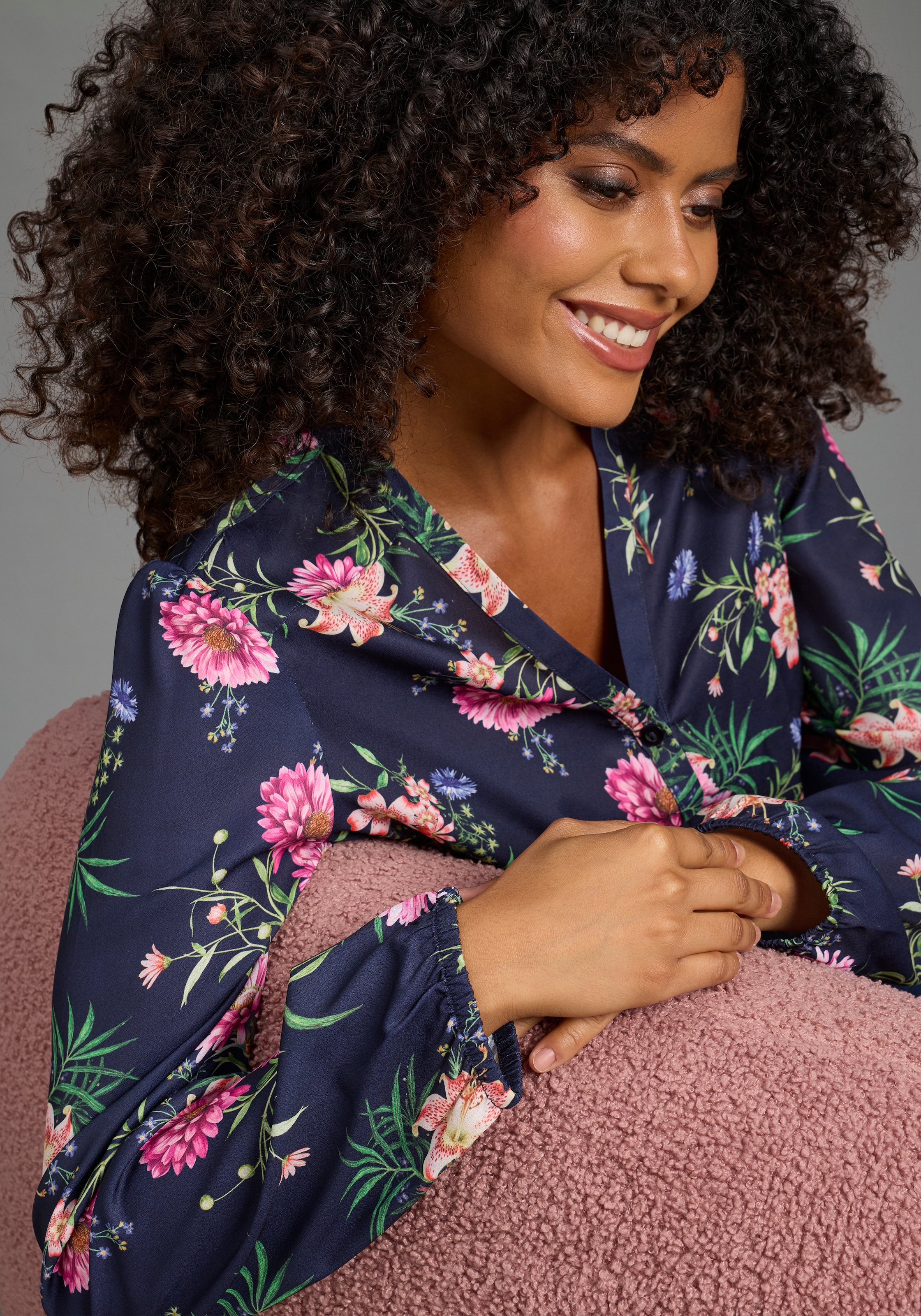 Laura Scott Druckbluse femininer Stil, leicht glänzend, aus Polyester