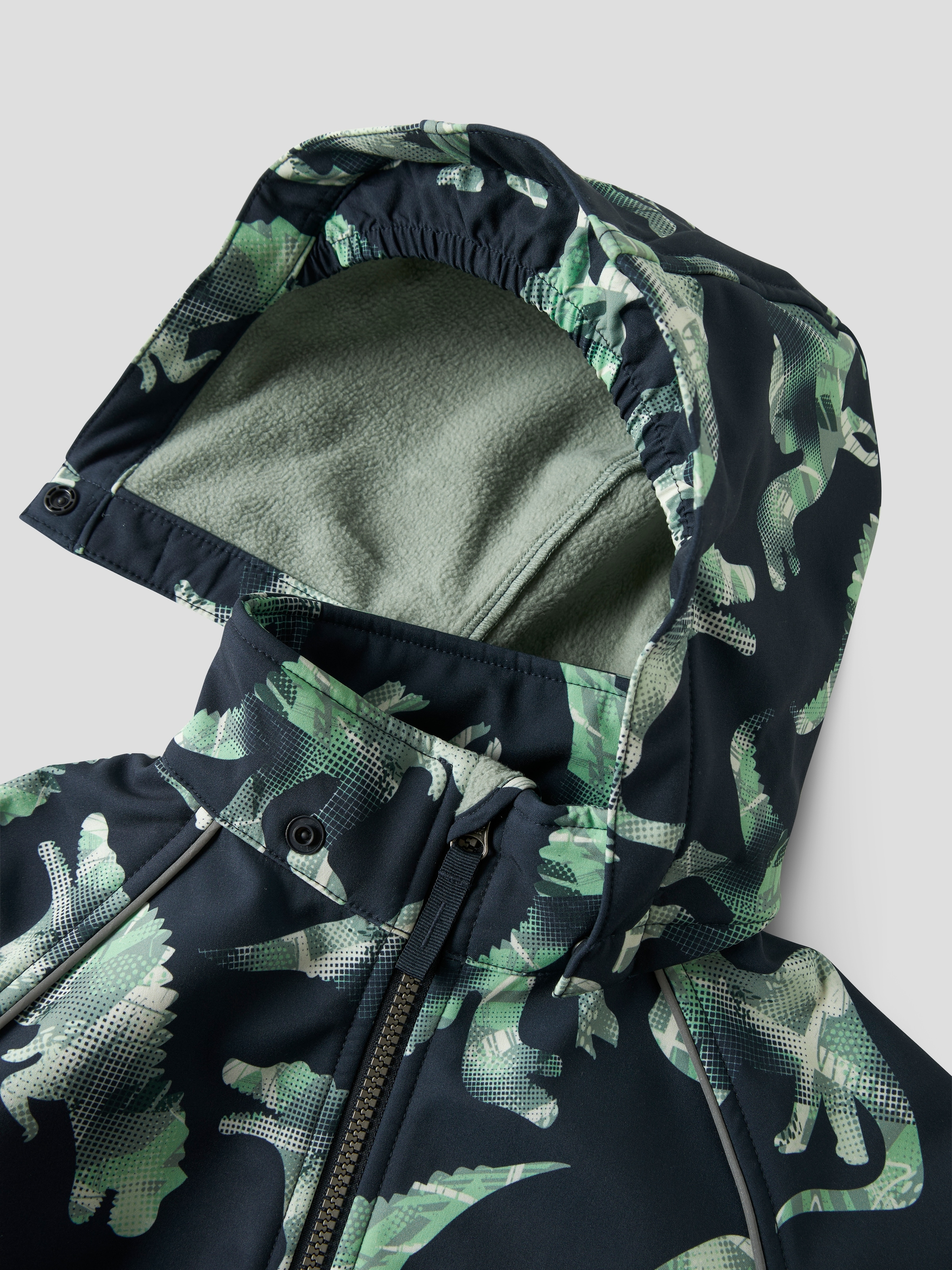 Name It Overall »NMMALFA08 SOFTSHELL SUIT AOP 1FO NOOS« mit dekorativen und reflektierenden Details