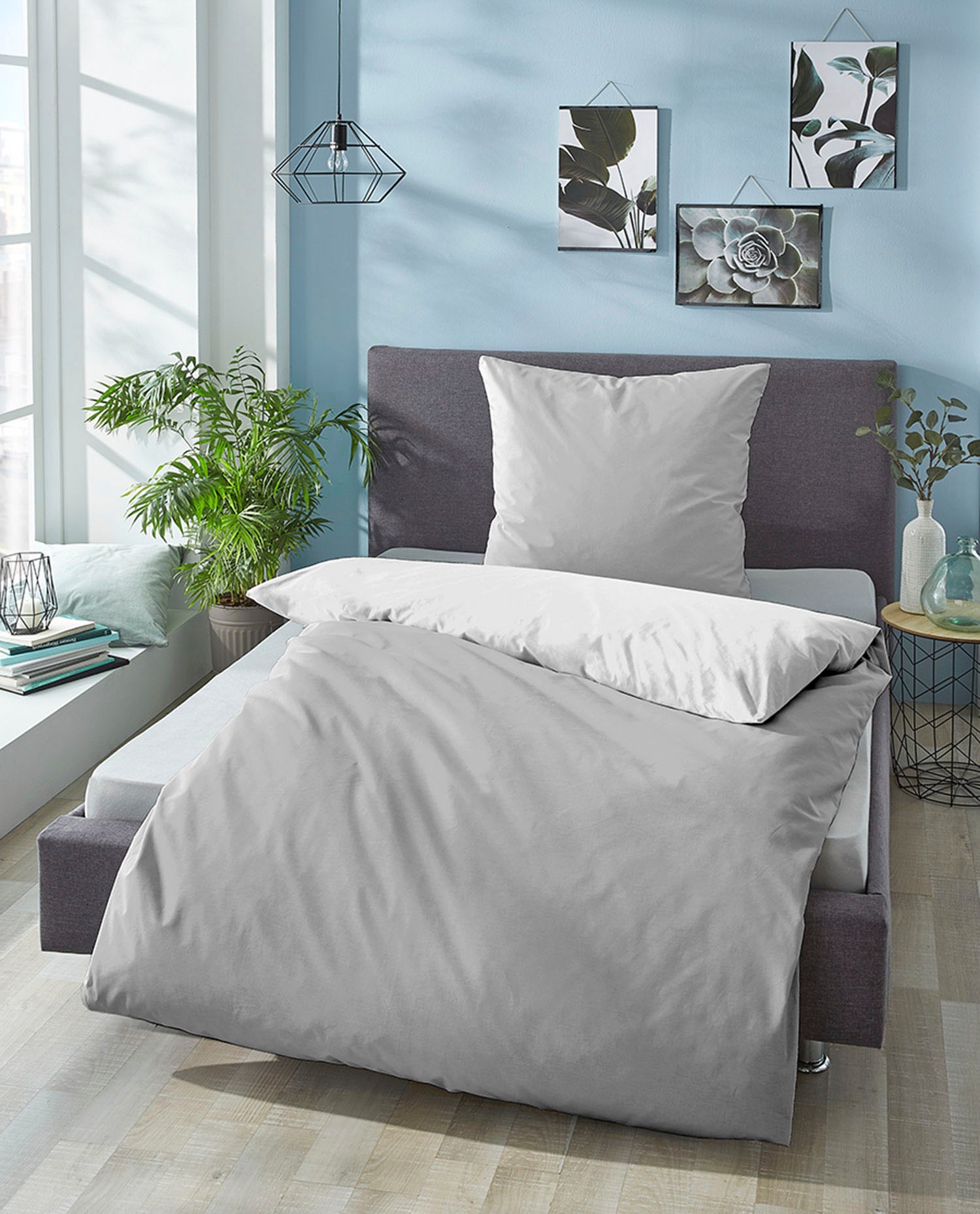 Castell Wendebettwäsche »Uni-Microfaser-Satin«, (2 tlg.), hautsympathische Microfaser Satin Qualität, 100% Polyester, Bett- und Kopfkissenbezug mit Reißverschluss, pflegeleicht, mit feinem Glanz, samtig weicher Stoff