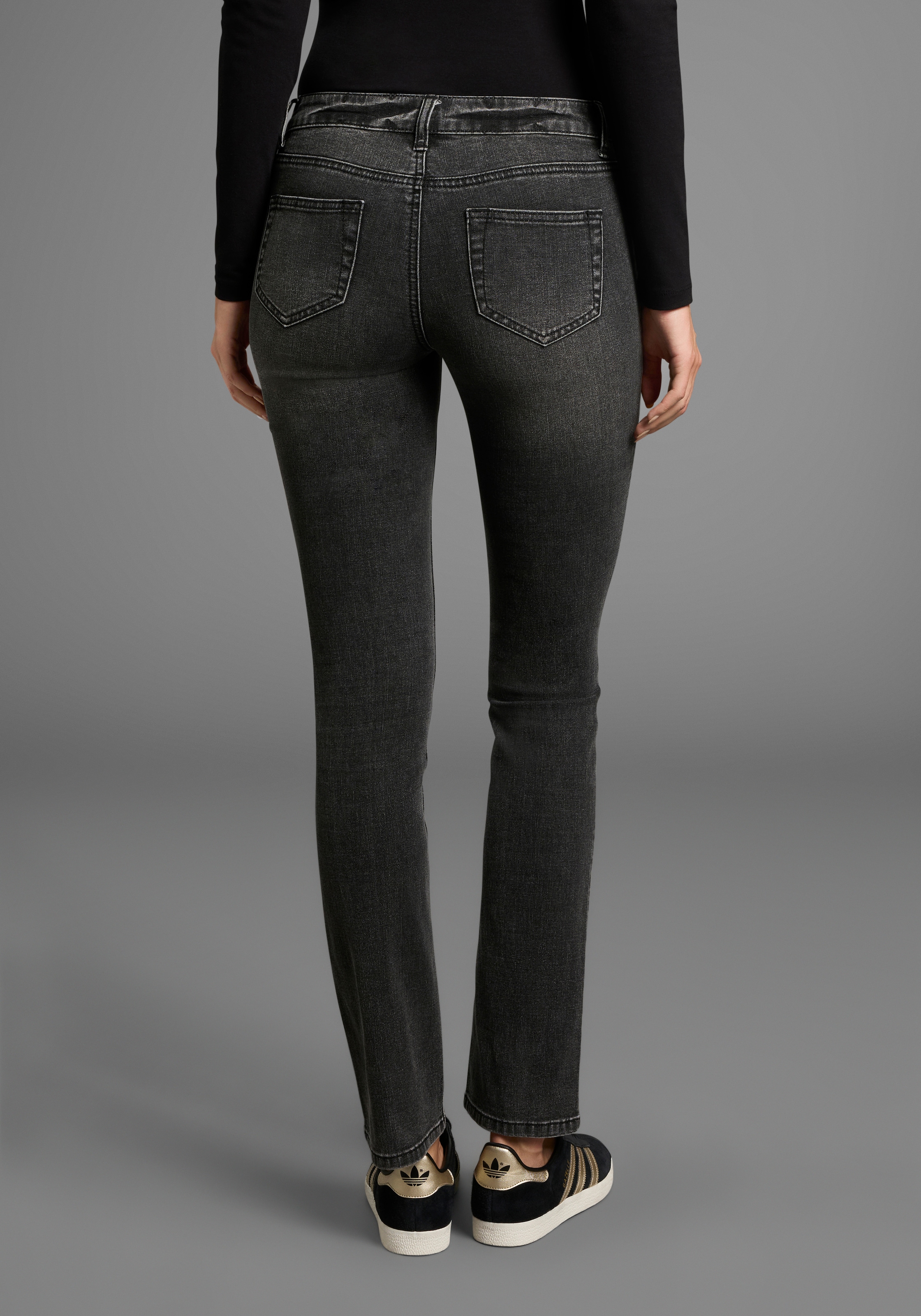 Arizona Comfort-fit-Jeans »mit Keileinsätzen« niedrige Leibhöhe