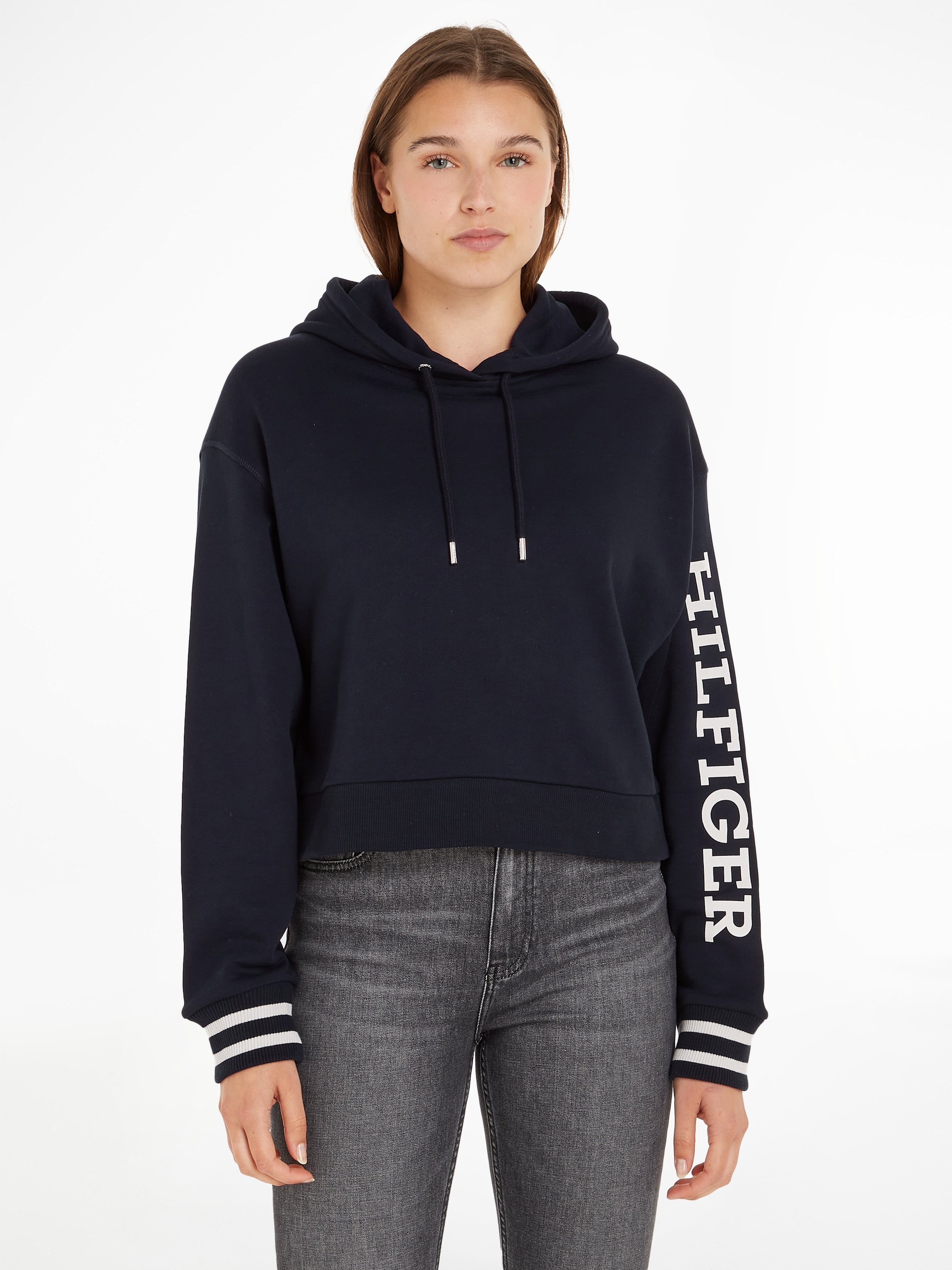 Tommy Hilfiger Kapuzensweatshirt »REG MONOTYPE SLV CROP HOODIE«, mit  markantem Hilfiger Logo-Schriftzug Auf dem Ärmel bestellen | Sweatshirts