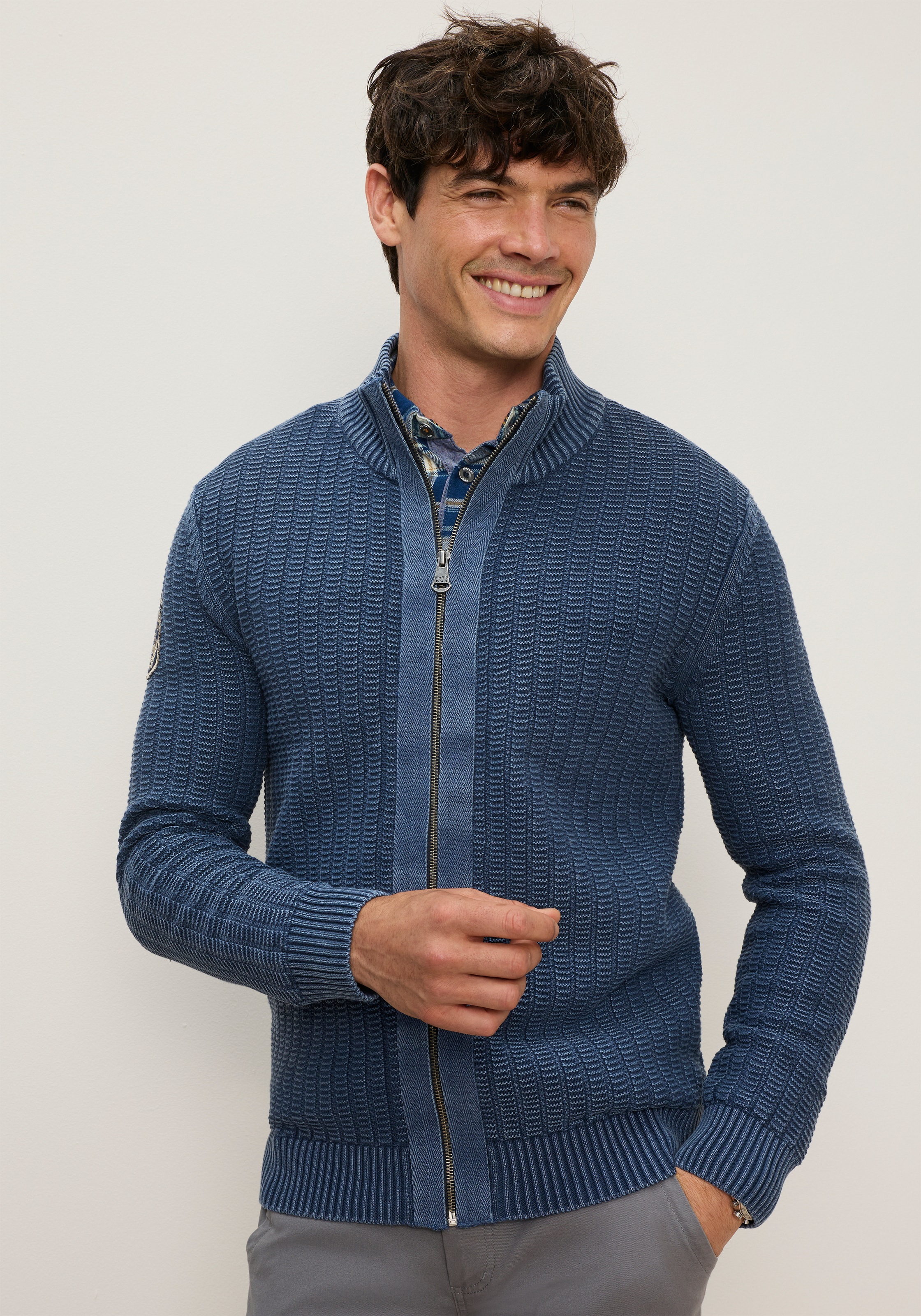 Man's World Strickjacke »Neue Kollektion! Highlight washed Strickstruktur« Regular Fit, Strukturmuster, mit Stehkragen, mit Reißverschluss