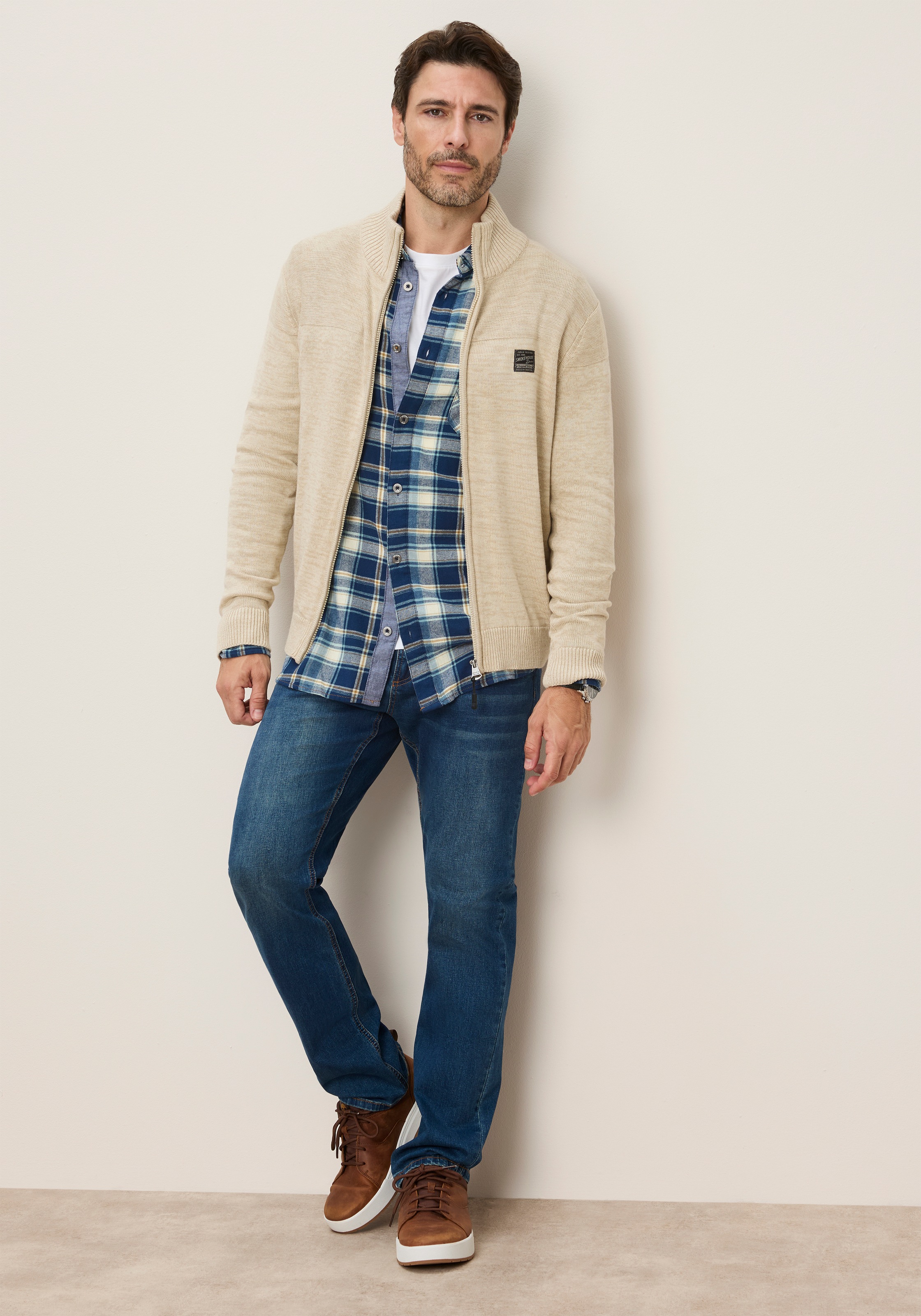 Man's World Strickjacke »Neue Kollektion! Highlight 2 Strickstrukturen« Regular Fit, mit melierter Optik, mit Stehkragen