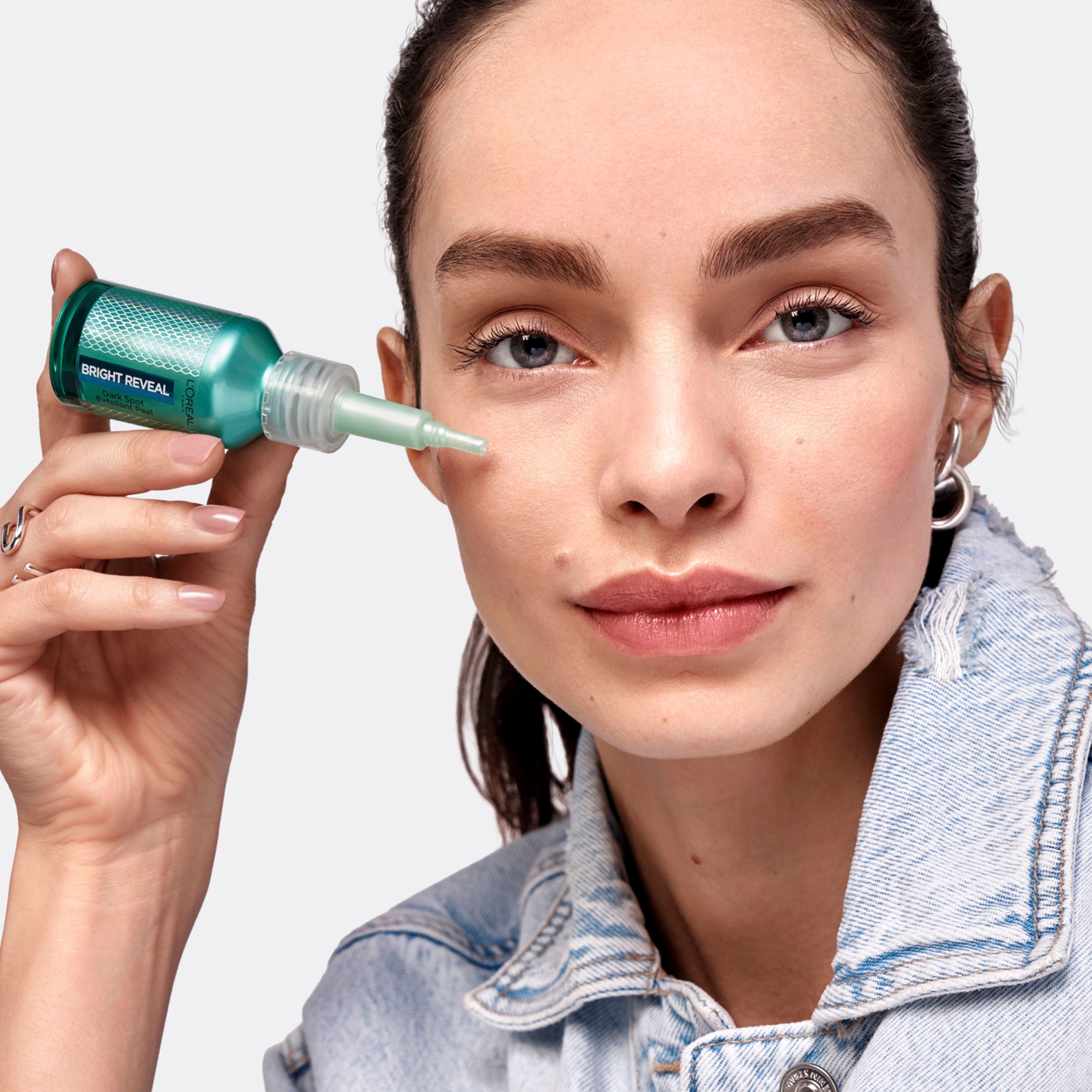 L'ORÉAL PARIS Gesichtspeeling »Bright Reveal Dark Spot Peeling«, mit hoher Wirkungskraft