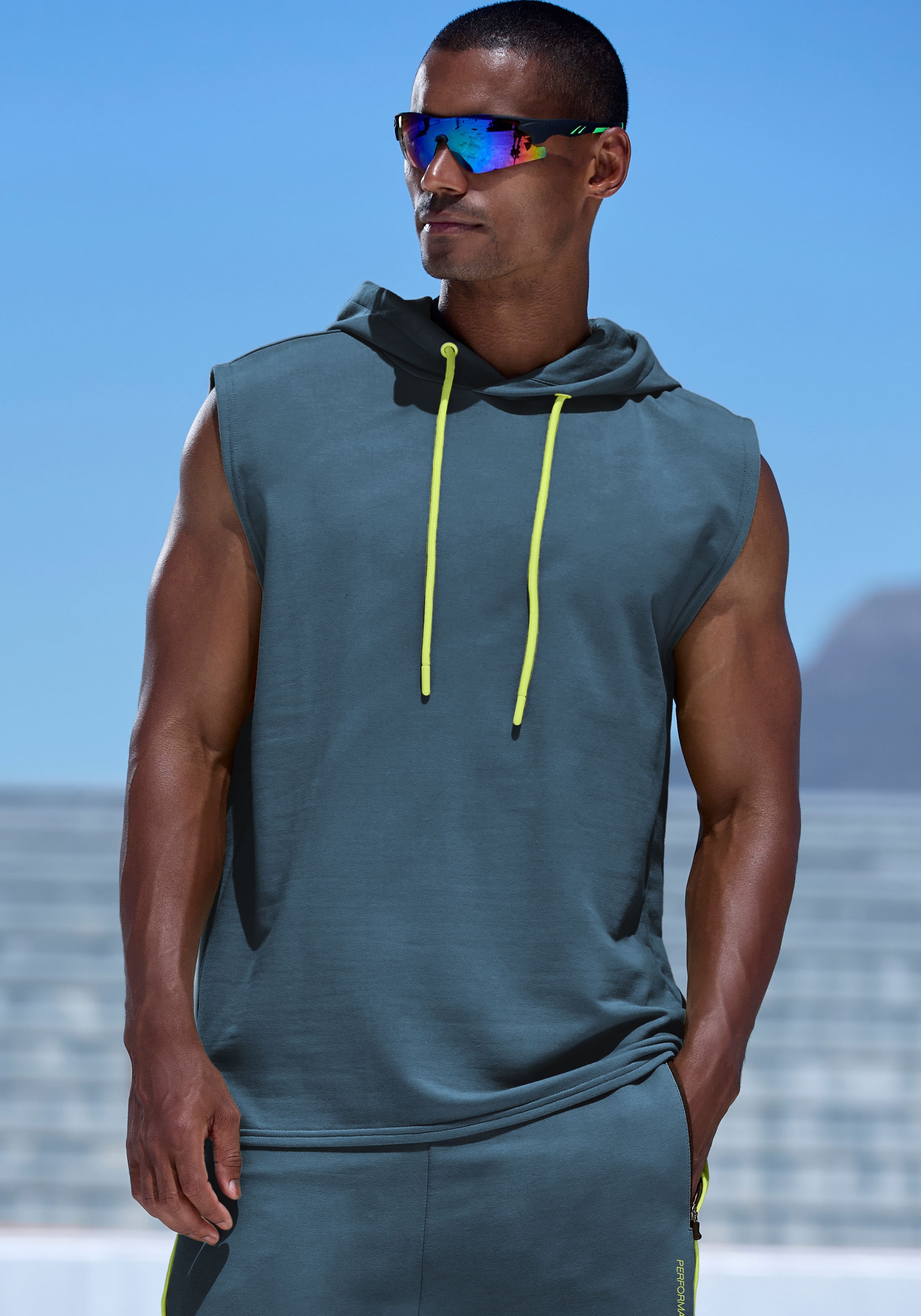 Le Jogger Performance Kapuzensweatshirt , ohne Ärmel und mit kontrastfarbenen Details
