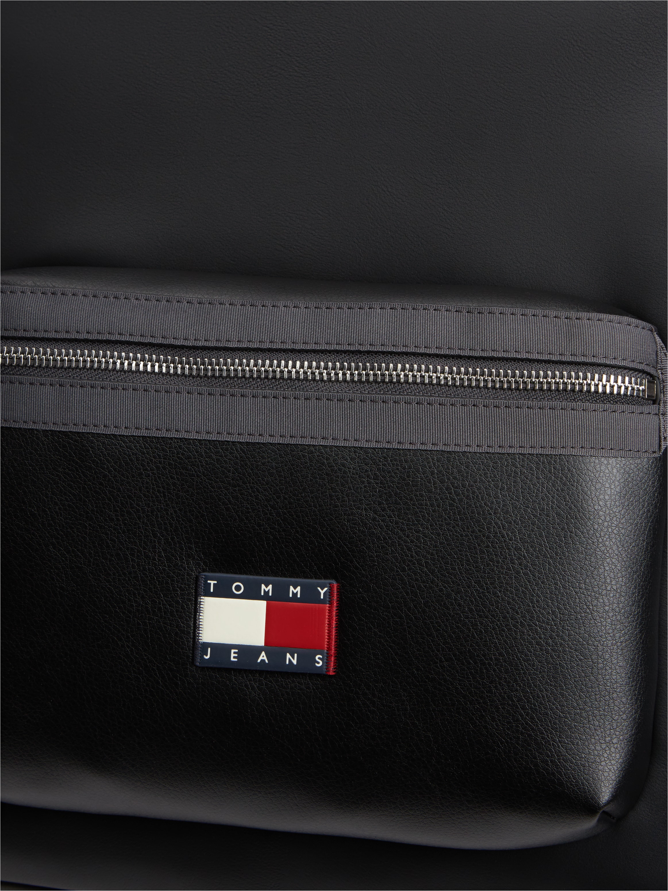 Tommy Jeans Rucksack »TJM ELEVATED PU BACKPACK« Unisex Freizeitrucksack, Businessrucksack mit Logo-Aufnäher