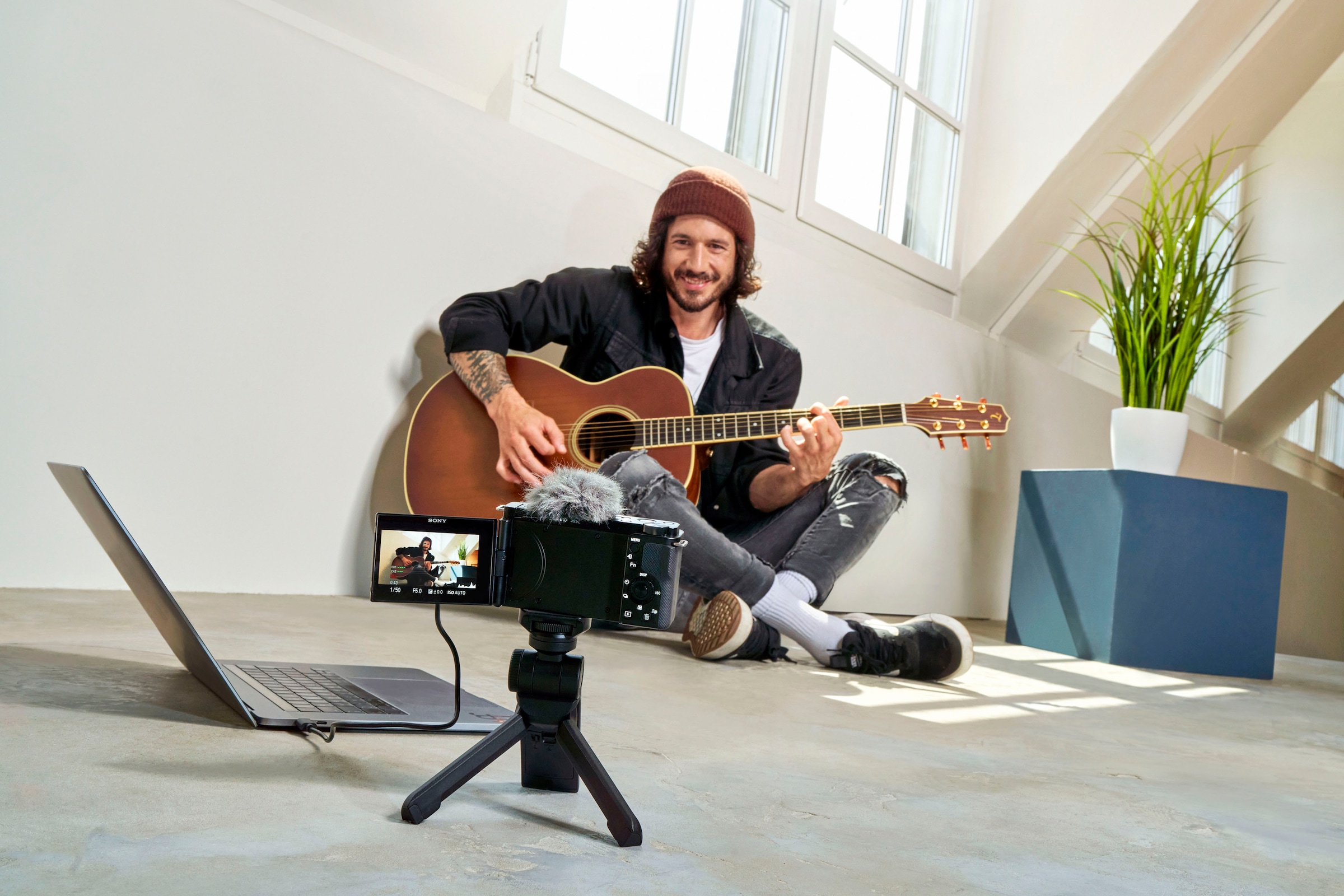 Vlog-Kamera SEL16-50 schwenkbarem 5.6 (WiFi), inkl. Display »ZV-E10L«, Systemkamera Bluetooth-WLAN OSS online Sony kaufen 24,2 Objektiv - MP, mm (SELP1650), 16 50 F3.5 E PZ mit -