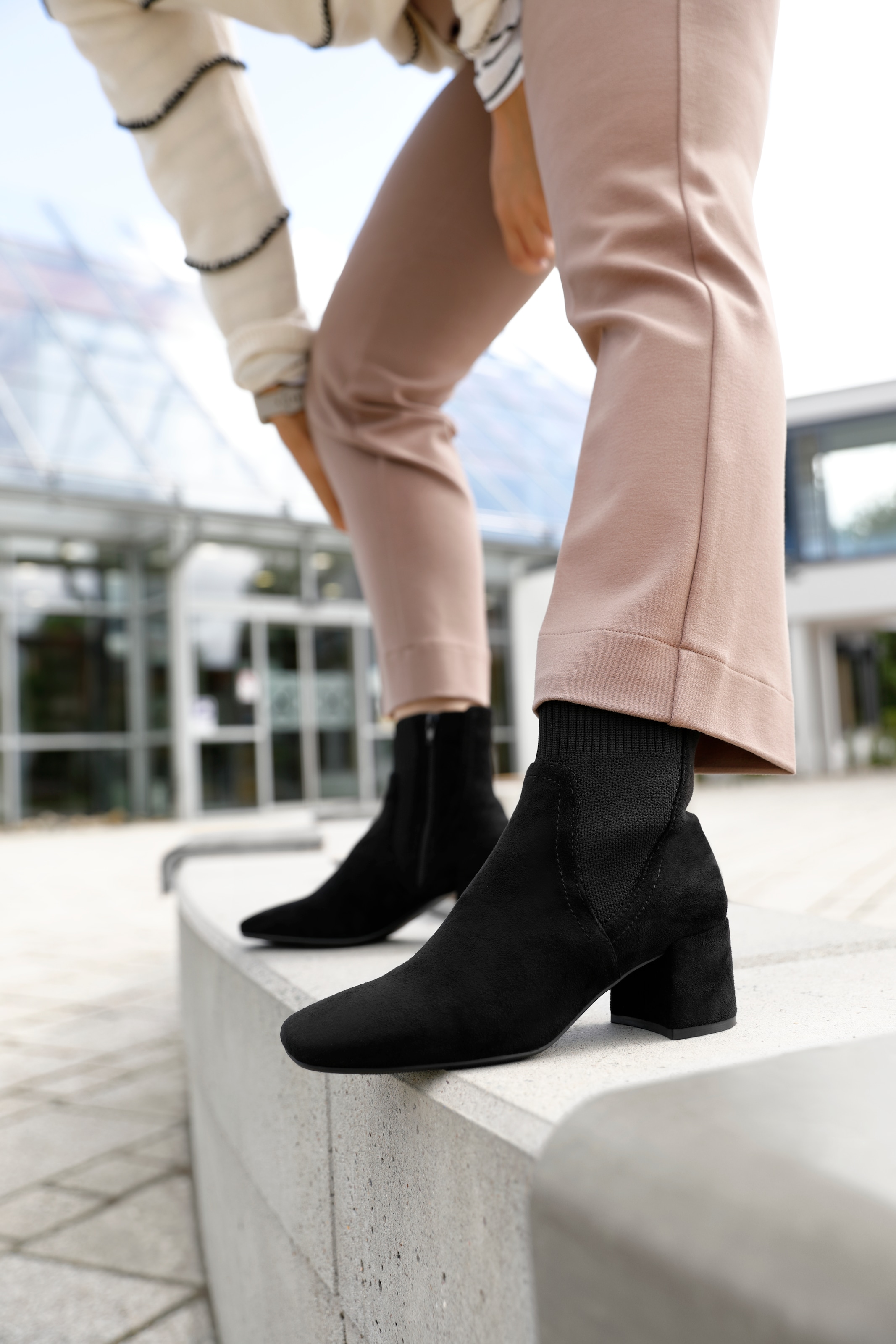 Aniston SHOES Stiefelette, Blockabsatz, Karreeform, mit Strick-Einsatz - NEUE KOLLEKTION