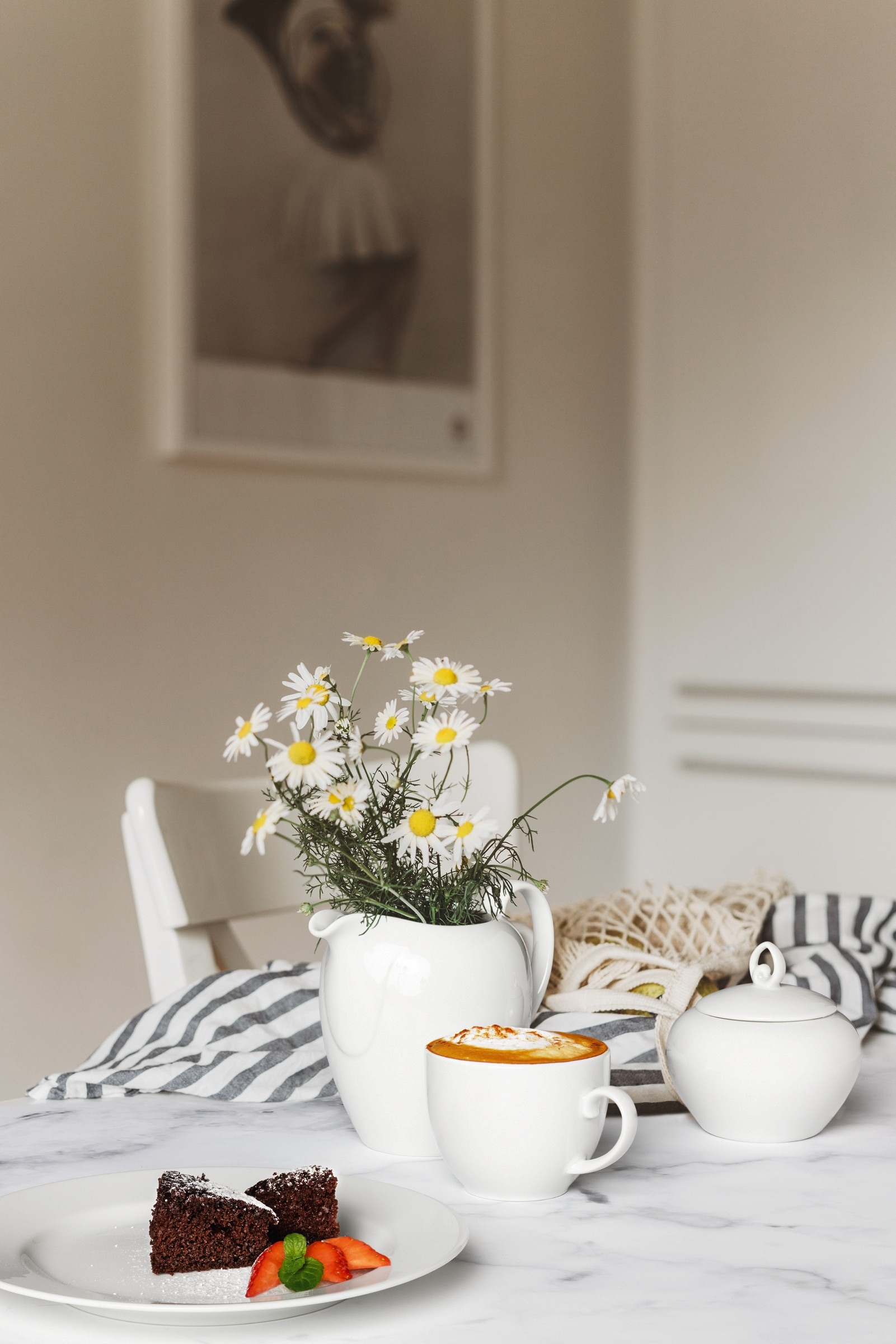 Seltmann Weiden Kombiservice »Geschirr-Set, 42 Teile, Rondo/Liane Weiß«, (Set, 42 tlg., je6x Frühstücks-,Speise-,Suppenteller,Dessertschale,Kaffeetasse,Becher), Geschirr, Service, Made in Germany, 42 Teile, für 6 Personen