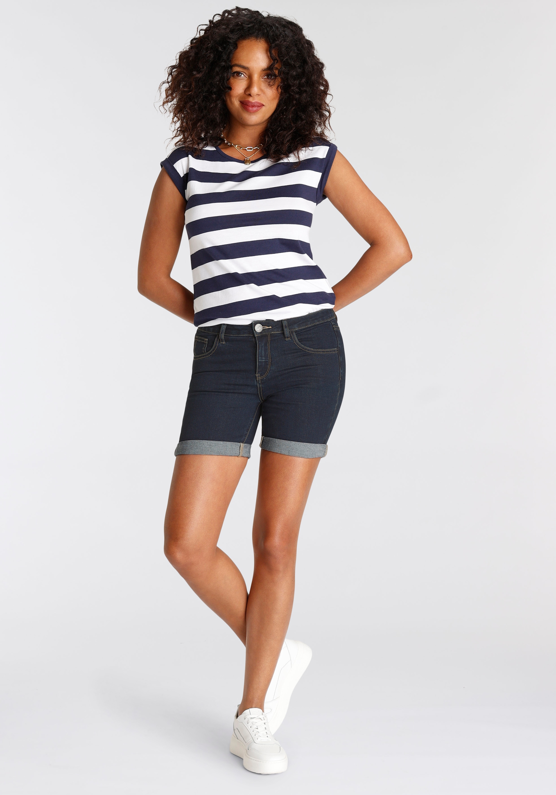 Arizona Jeansshorts »Ultra-Stretch«, extra eng geschnitten, krempelbare Beinabschlüsse