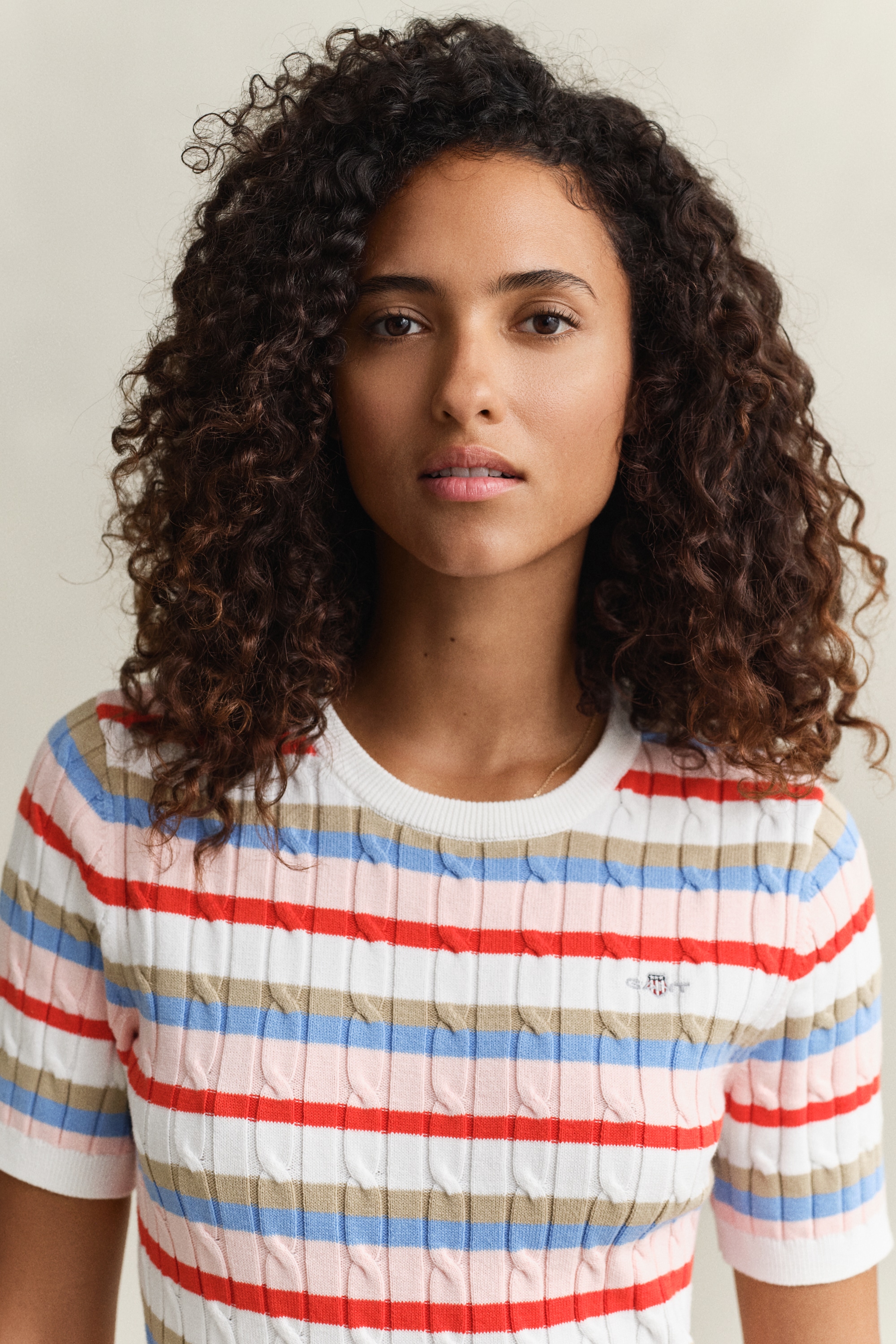 Gant Kurzarmpullover »STRETCH COTTON CABLE STRIPE SS« Gestreifter Zopfstrick, Rundhals, Schmale Passform