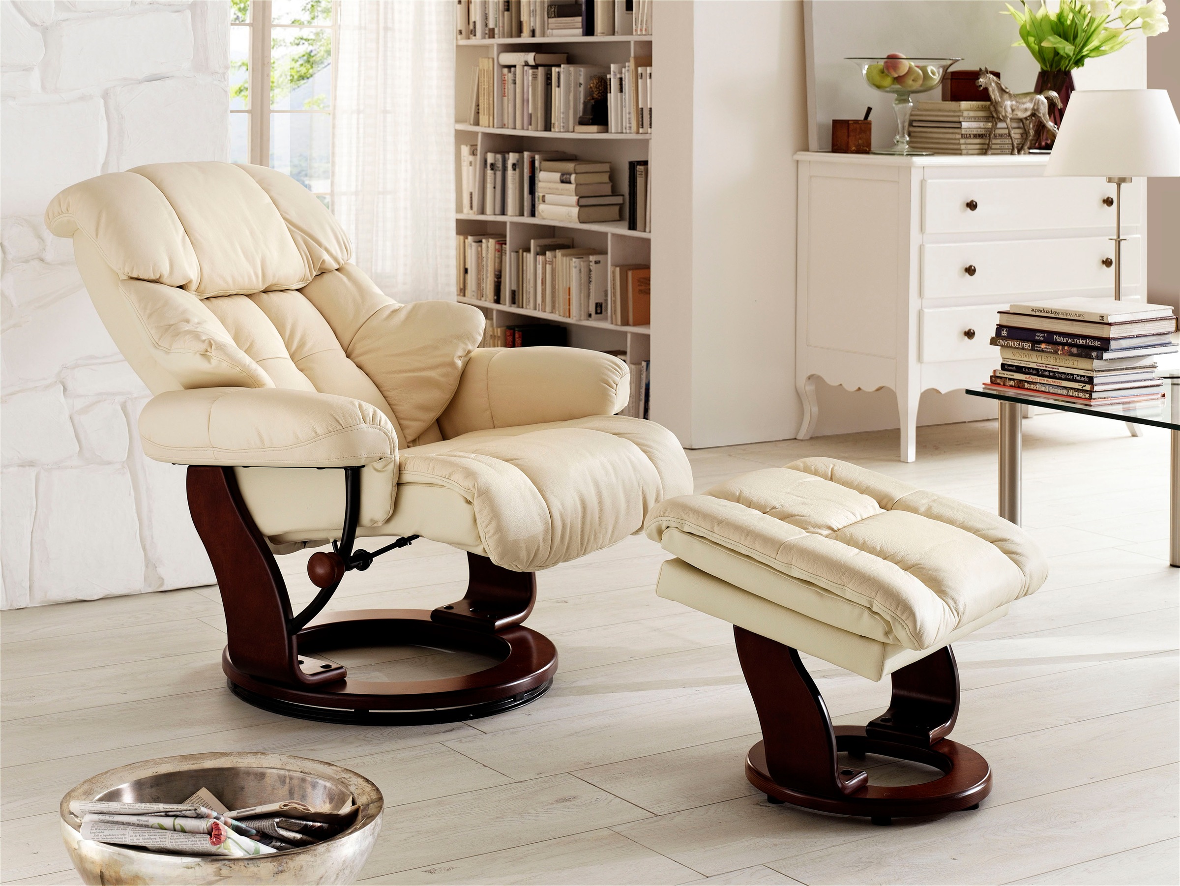 MCA furniture Relaxsessel »Calgary«, Fernsehsessel 360°drehbar inkl. Hocker mit Lederbezug