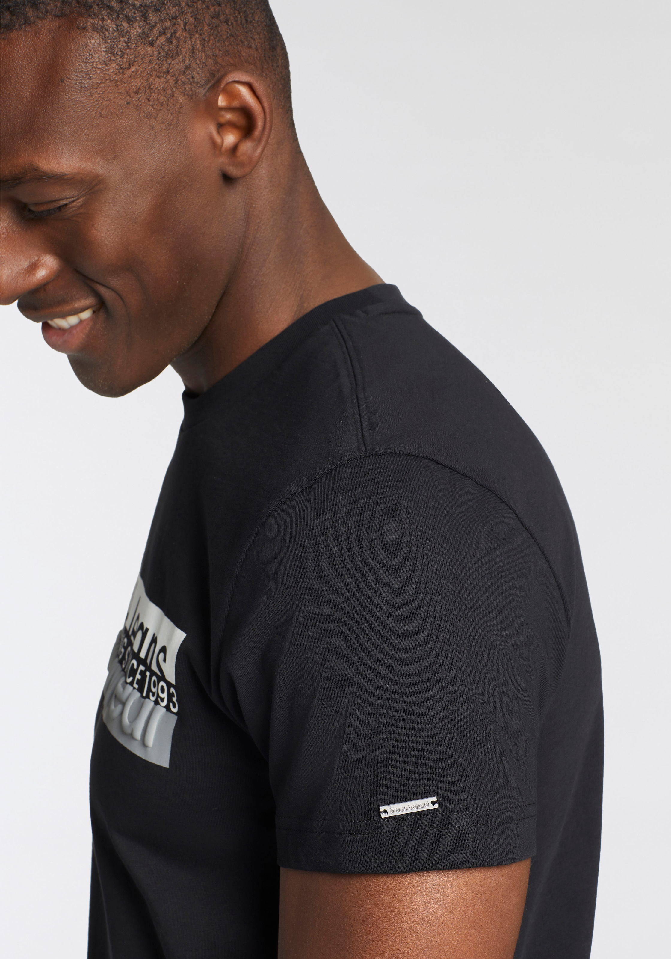 Bruno Banani T-Shirt, mit modischem Frontprint