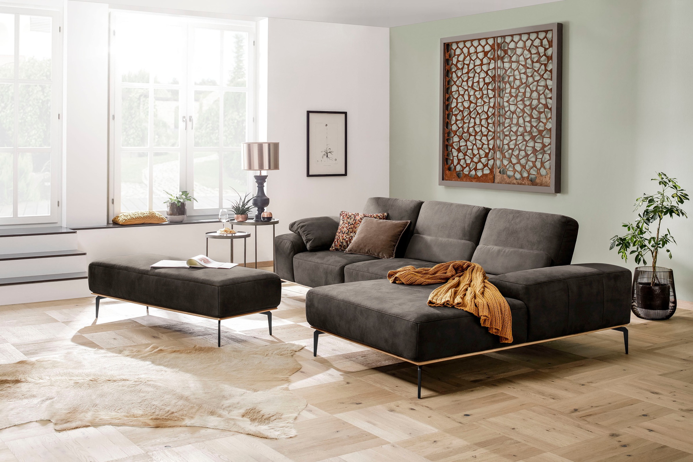 W.SCHILLIG Ecksofa »run, Designsofa mit tollem Sitzkomfort, bequem, L-Form«, mit Holzsockel, Füße in Schwarz pulverbeschichtet, Breite 299 cm