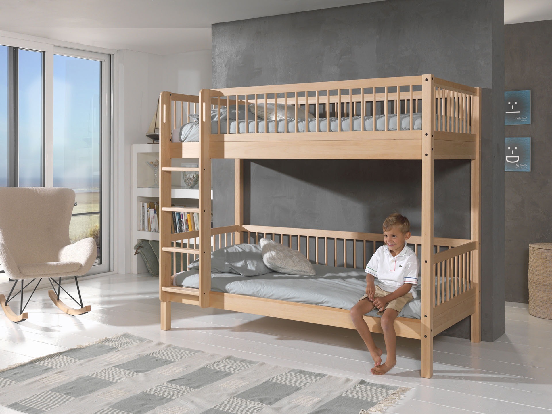 Vipack Etagenbett »Forrest in Buche massiv natur lackiert, umlaufende Sprossen-Optik« 2 Liegeflächen 90/200cm, geteilte Pfosten ca. 55x55 mm, stabil gebaut,  inkl. Lattenrost, rückbaubar zu 2 Einzelbetten zur weiteren Nutzung