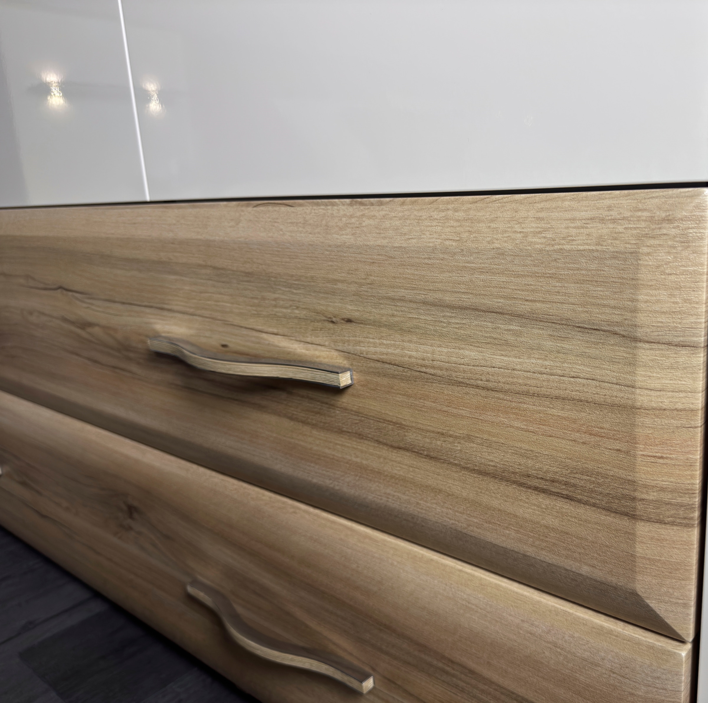 Home affaire Kleiderschrank »Gala, beige hochglänzend UV lackiert, kratzfest, FSC-zertifiziert«, (abgerundete Schubladen aus MDF im Holzdekor, soft-close), mit Beleuchtung und Passpartourahmen, hoher Schrank (224cm), 2 Breiten