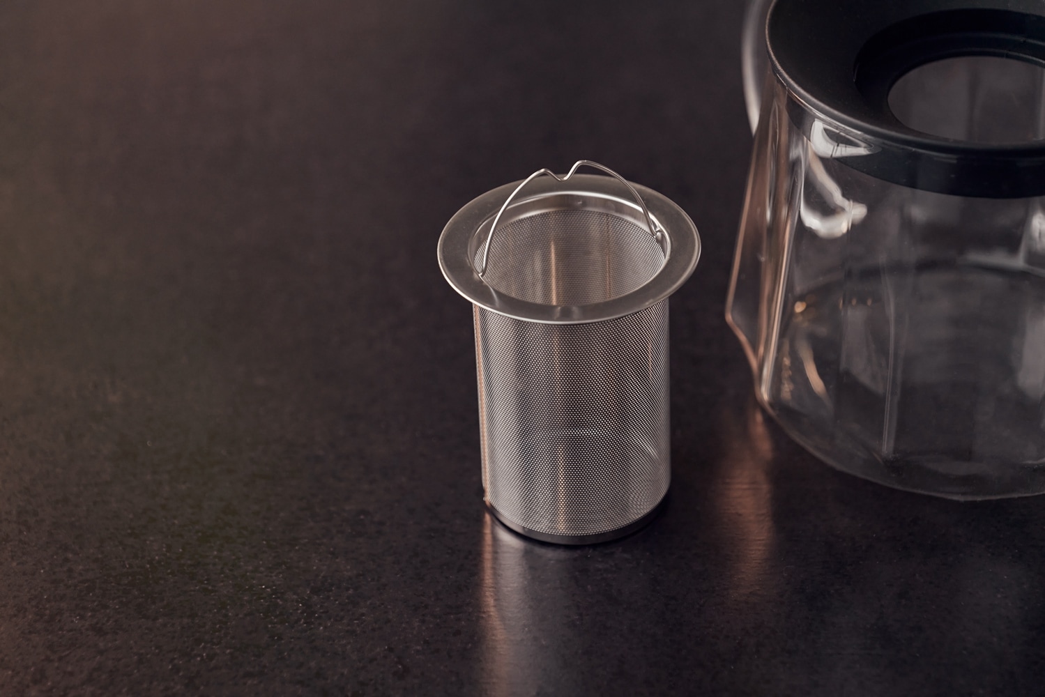 RESTO Kitchenware Teekanne »Ain, hitzebeständige Glaskanne im 3D Design, Höhe ca. 12 cm«, 1 l, (4 St.), mit herausnehmbarem Filtersieb aus Edelstahl, im Geschenkkarton