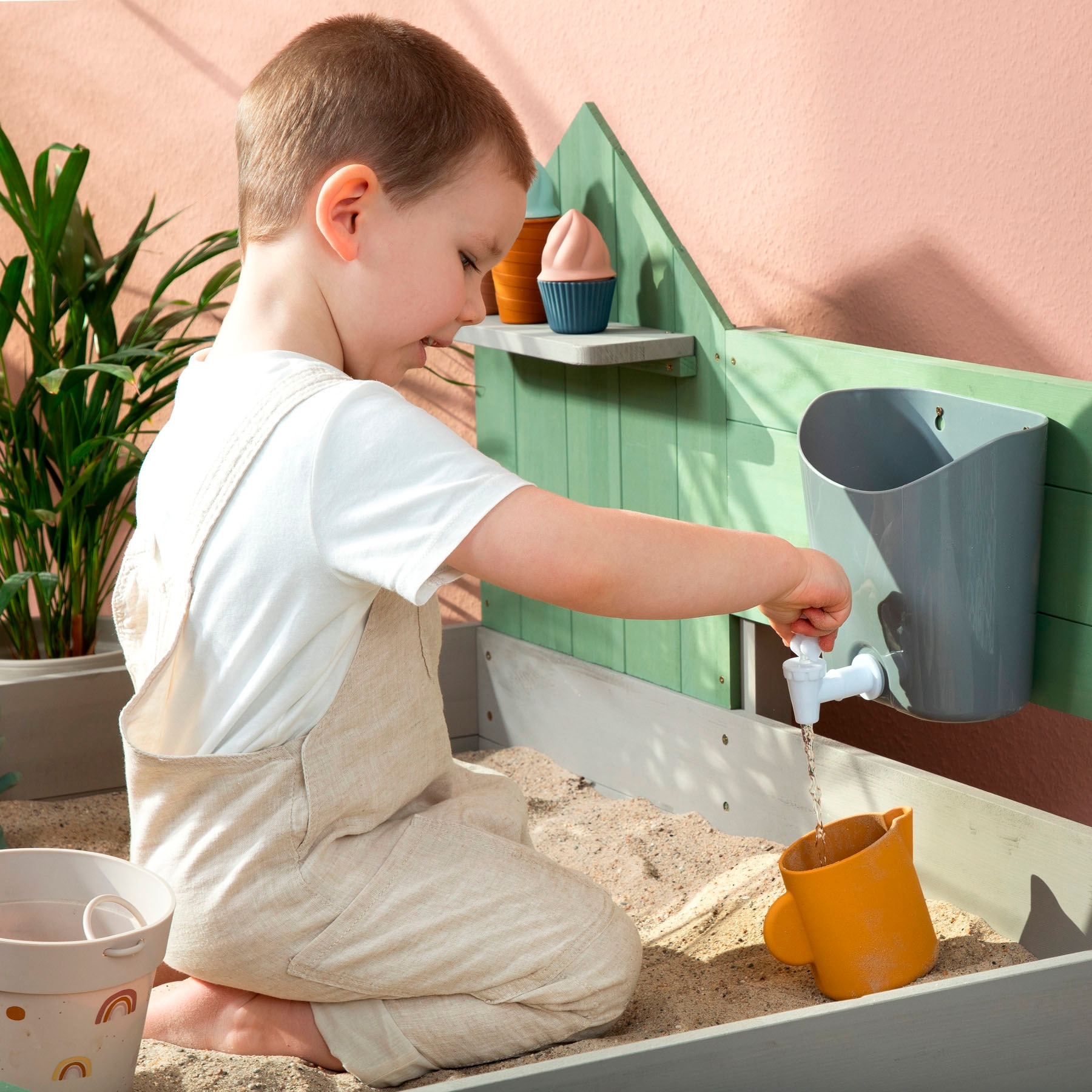 MUDDY BUDDY® Sandkasten »Cozy House, warmgrau/eukalyptus«, FSC® - schützt Wald - weltweit