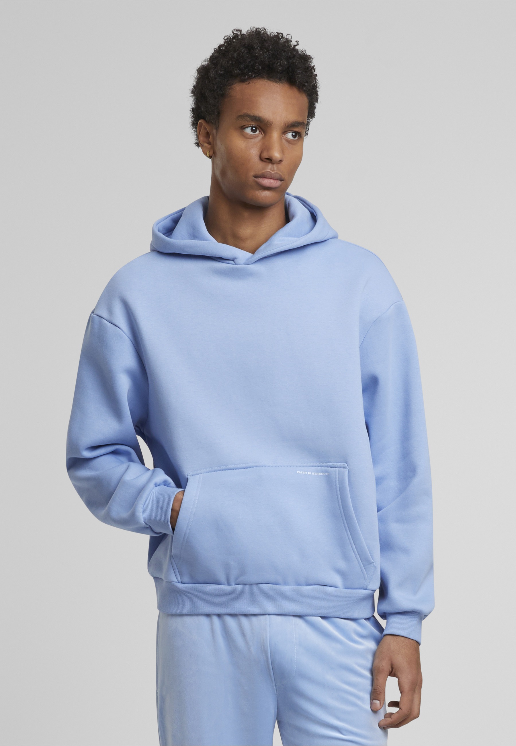 Upscale by Mister Tee Kapuzenpullover »Upscale by Mister Tee Faith Is Strength Fluffy Hoody« 1 Stk.