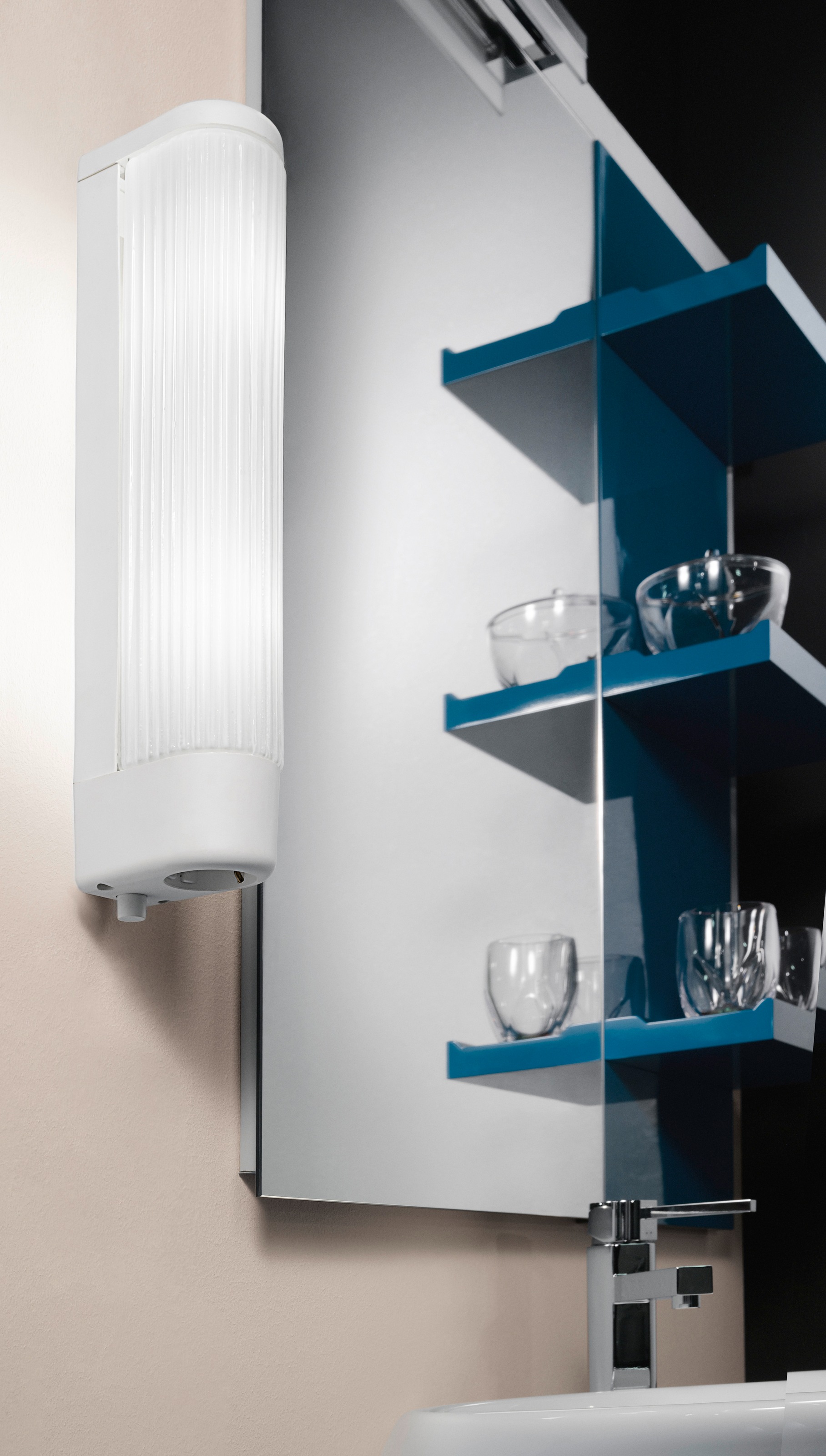 EGLO Spiegelleuchte »BARI«, 2 flammig, Leuchtmittel E14 | Leuchtmittel wechselbar-ohne Leuchtmittel, Wandleuchte, aus Glas und Kunststoff, L 35 cm, exkl. E14 (max. 25W)
