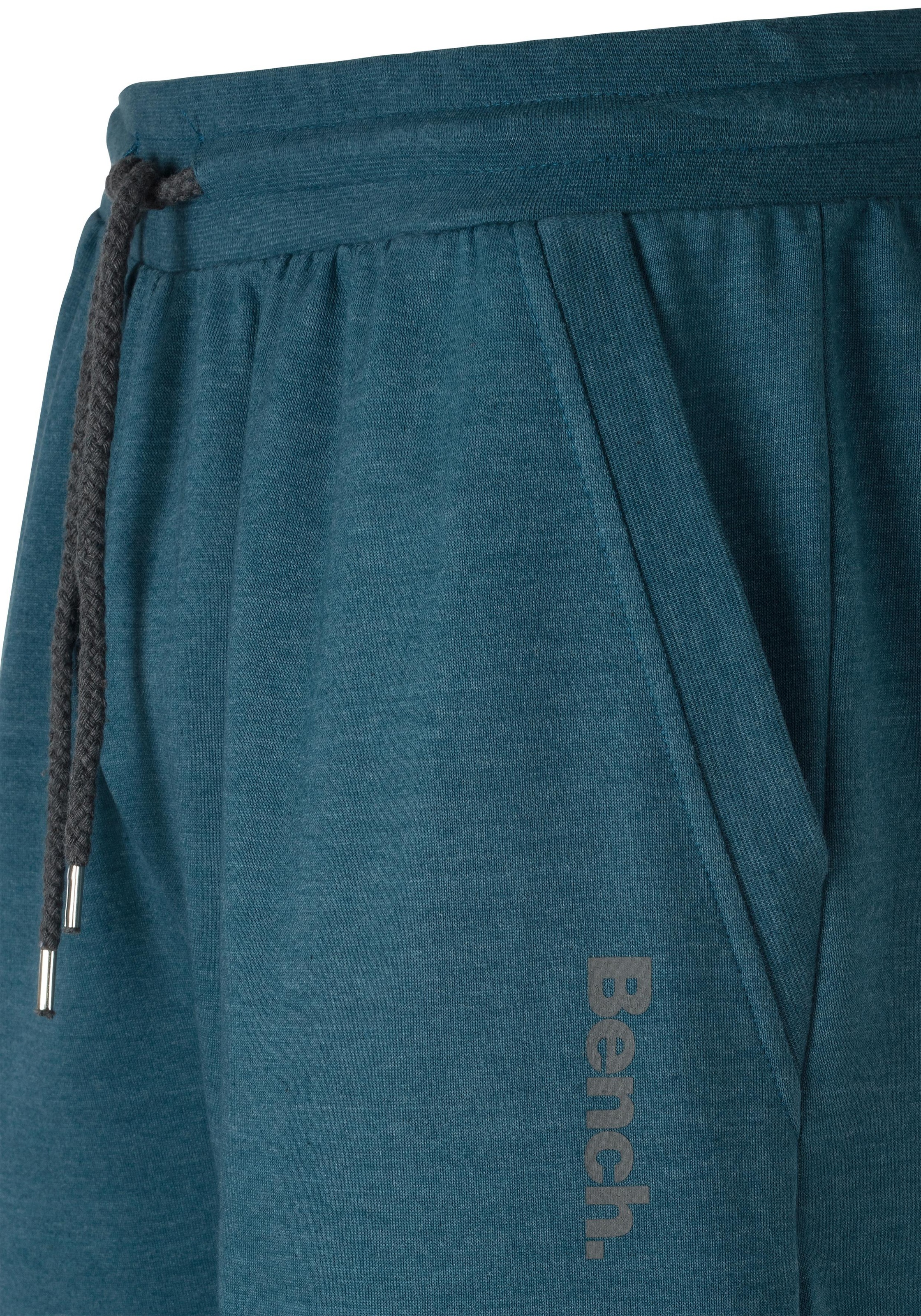 4. Bild von Bench. Loungewear Sweatshorts