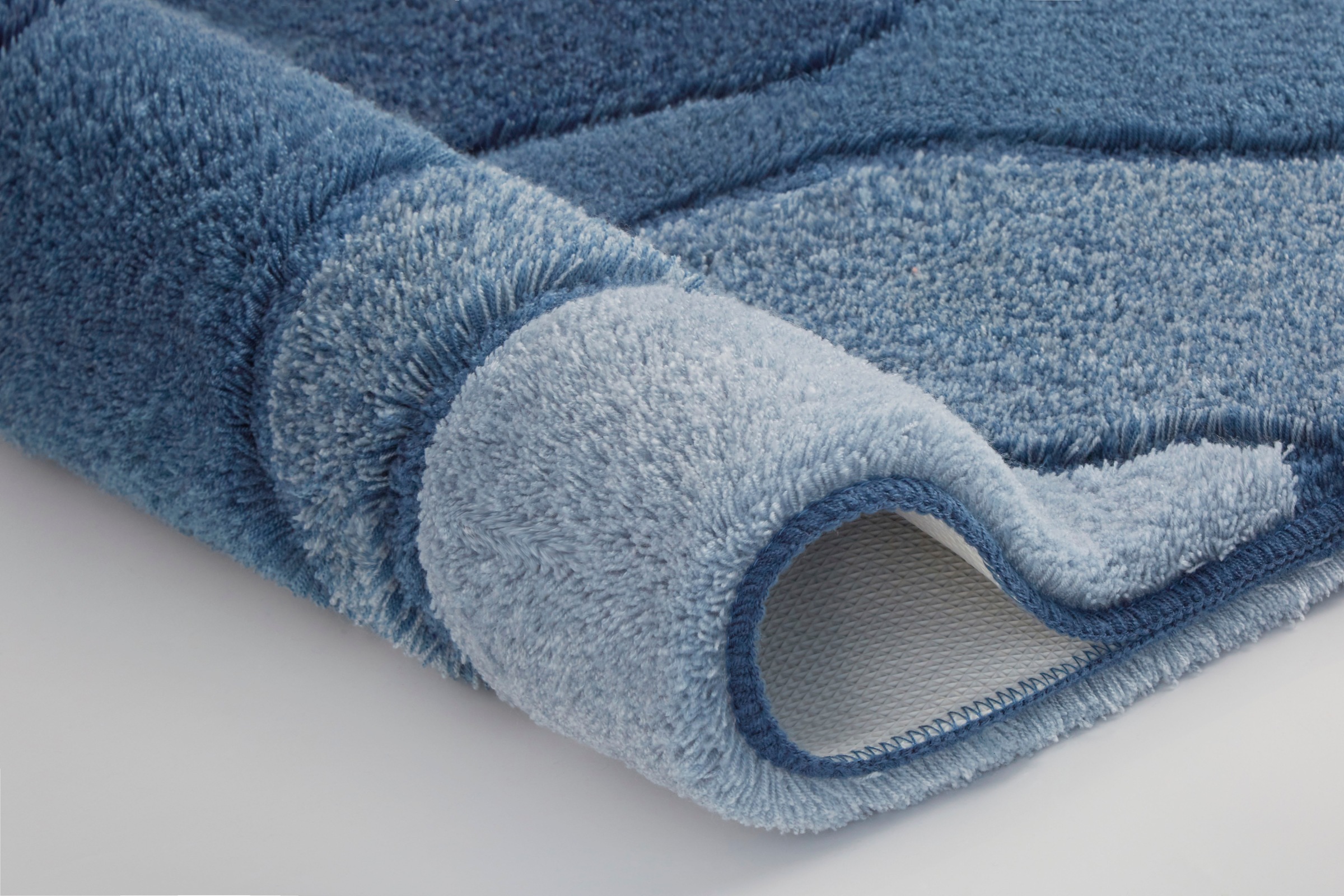 Kleine Wolke Badematte »Fiona«, rutschhemmend beschichtet, fußbodenheizungsgeeignet, Badteppich, modernes Wellen Design, Hoch-Tief Effekt, waschbar