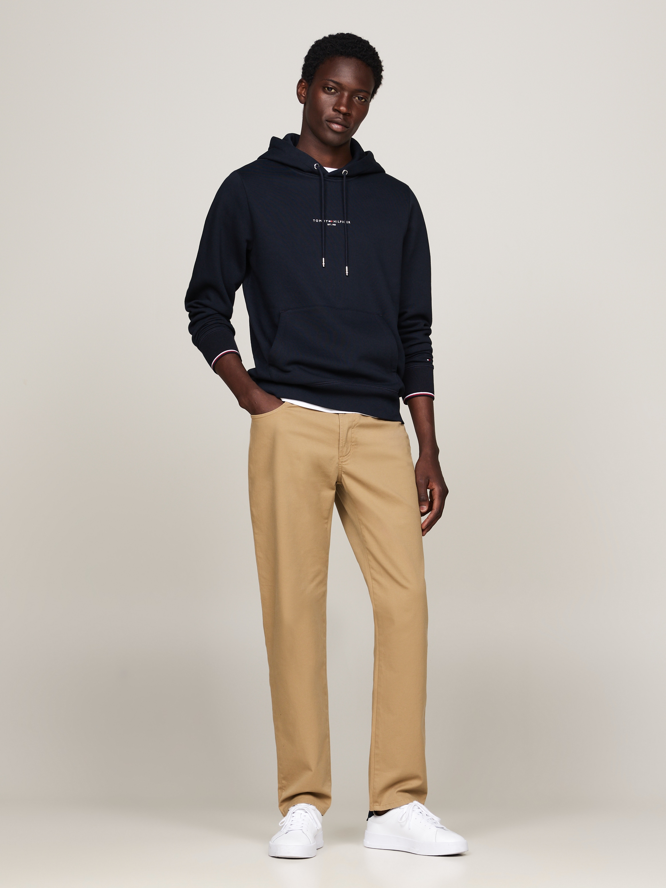 Tommy Hilfiger Hoodie »TOMMY LOGO TIPPED HOODY« Tommy-Tape innen am Ausschnitt, Flag-Stickerei am Ärmel