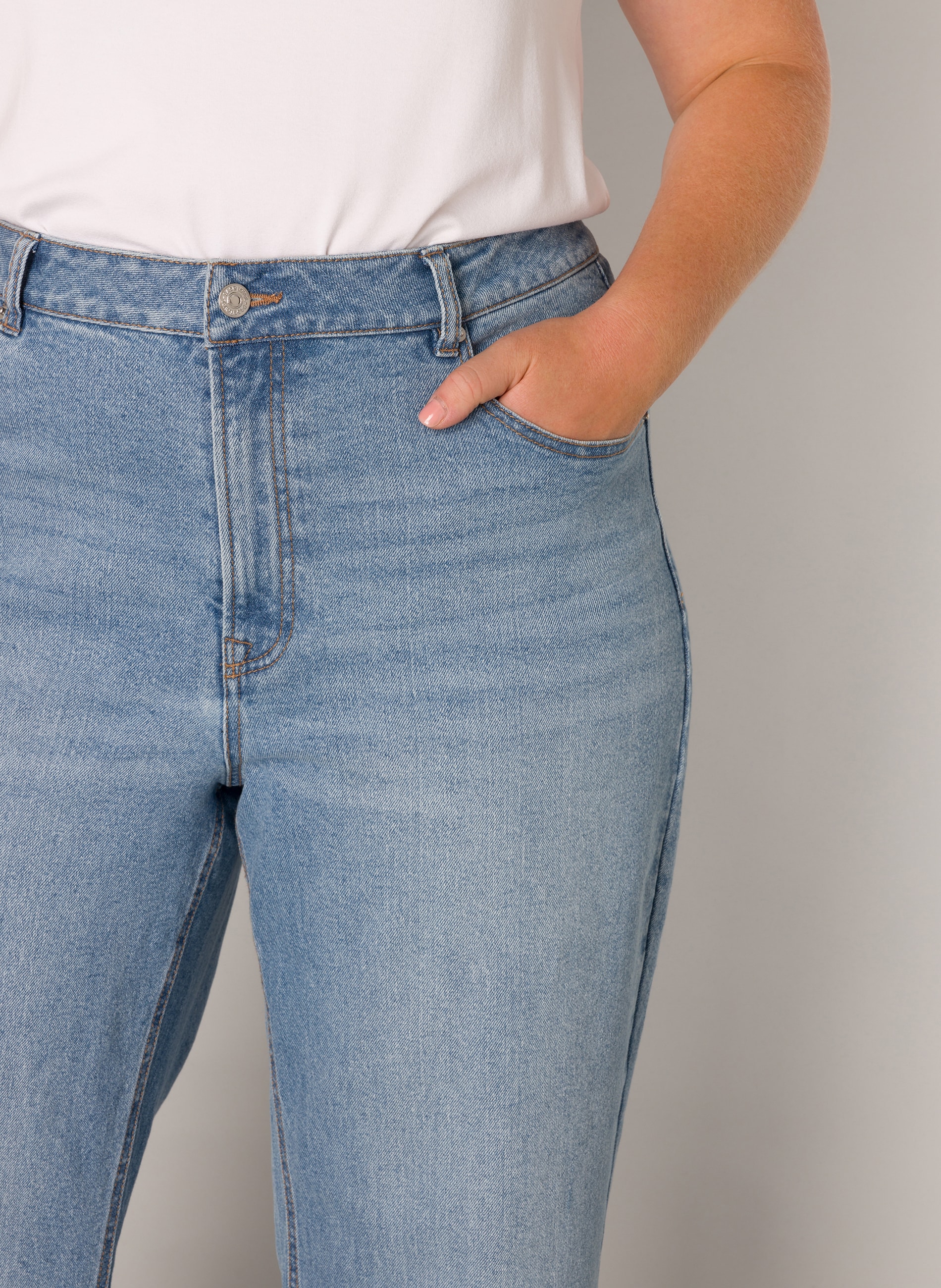 Base Level Curvy Weite Jeans, in großen Größen