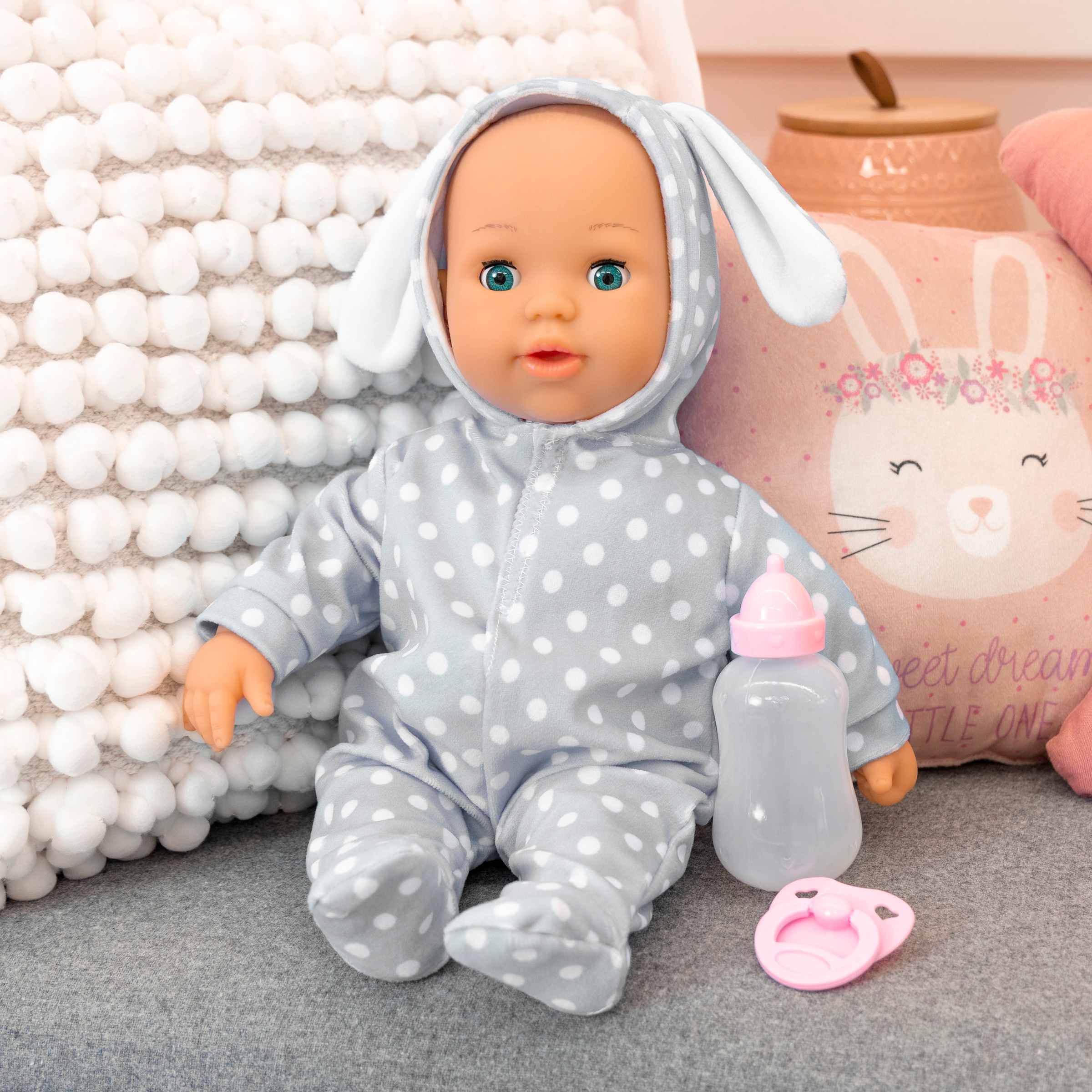 Bayer Babypuppe »Anna First Words Baby, 38 cm grau«, (3 tlg.), mit Schlafaugen und Babygeräuschen