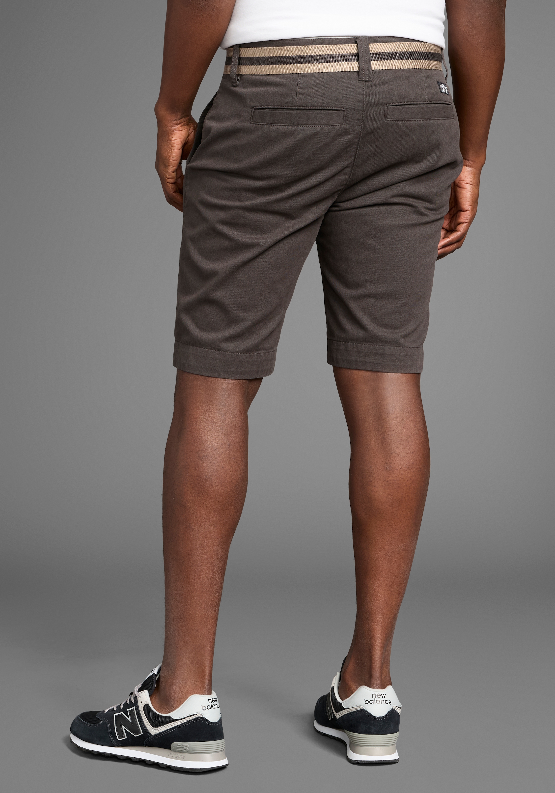 Bruno Banani Chinoshorts, inklusive Gürtel