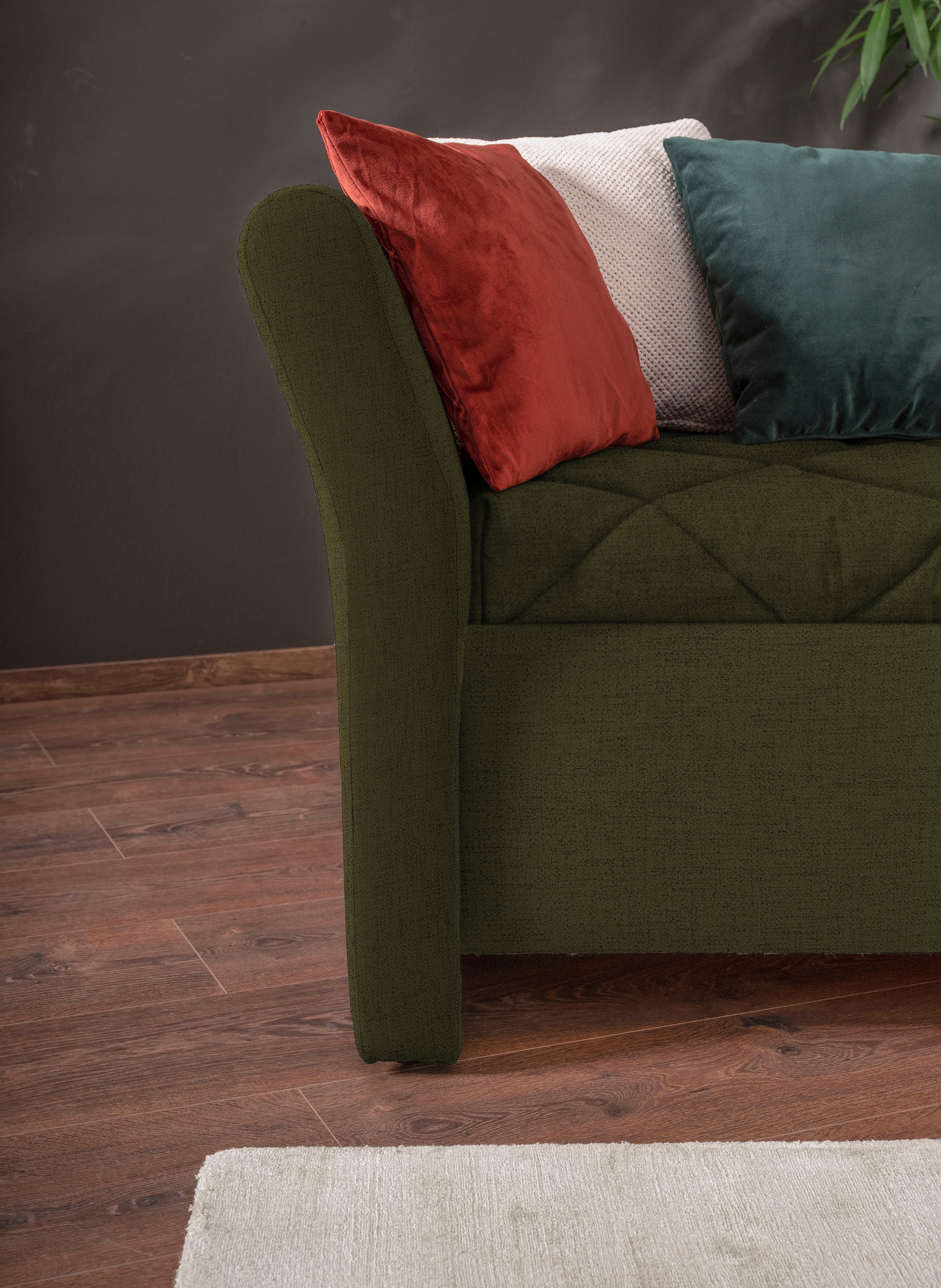 alina Schlafsofa »Lindsay«, Bettkasten, Zierkissen-Set aus: 2 Stk. 40x40cm, 1 Stk. 30x30cm
