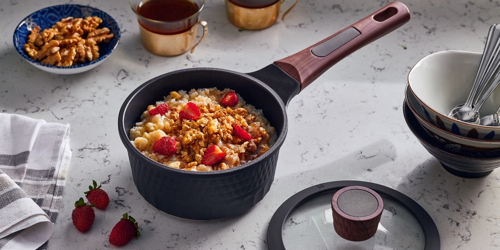 RESTO Kitchenware Kasserolle »Capella, Soßentopf 1,4 l, antihaftbeschichtet und spülmaschinenfest«, Aluminiumguss, (2 tlg.), mit Glasdeckel und stoßdämpfendem Silikonrand, im Geschenkkarton